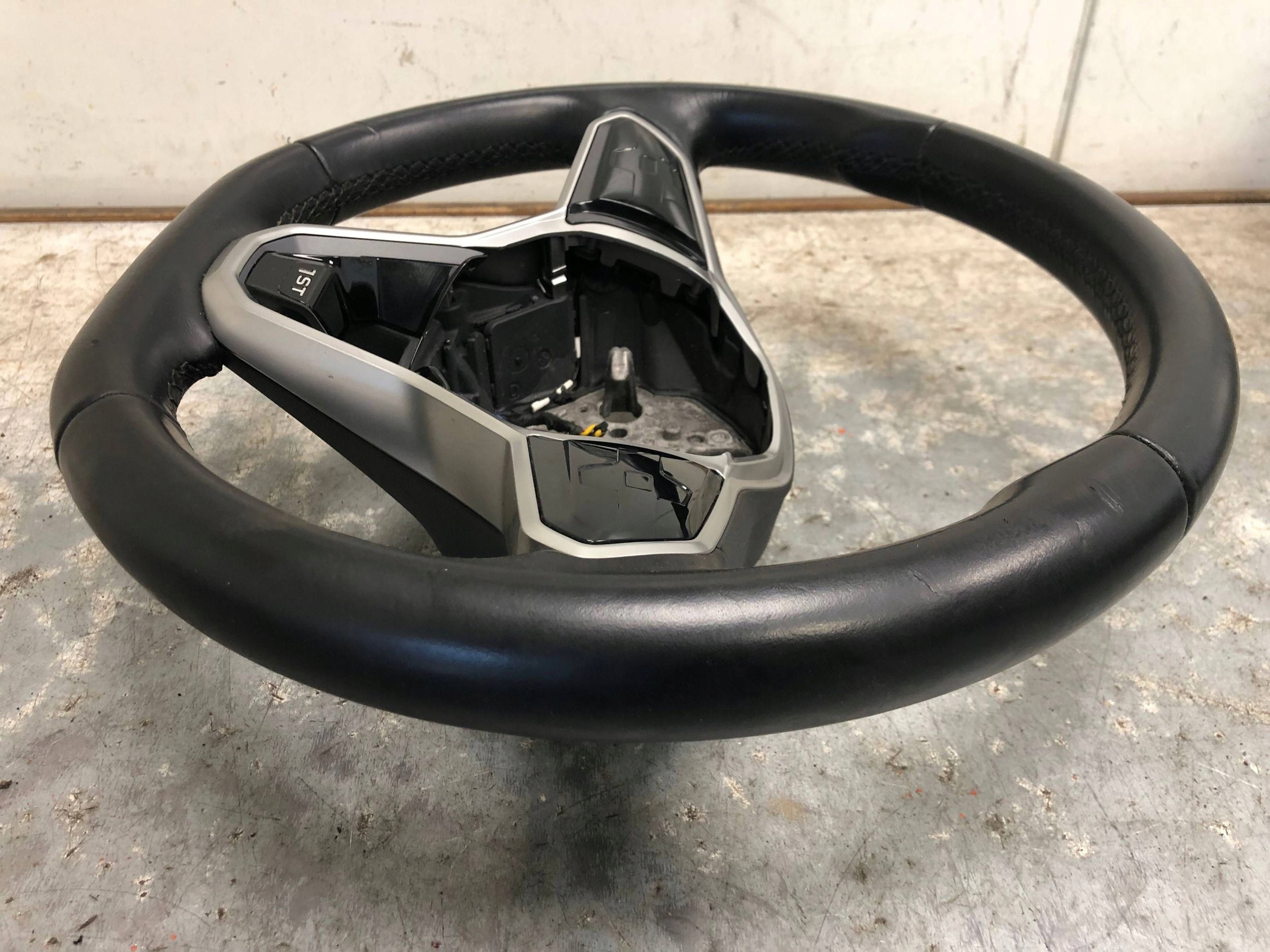 lenkrad Leder MULTIFUNKCJA DOTYKOWA VW ID4 ID.4 10A419089