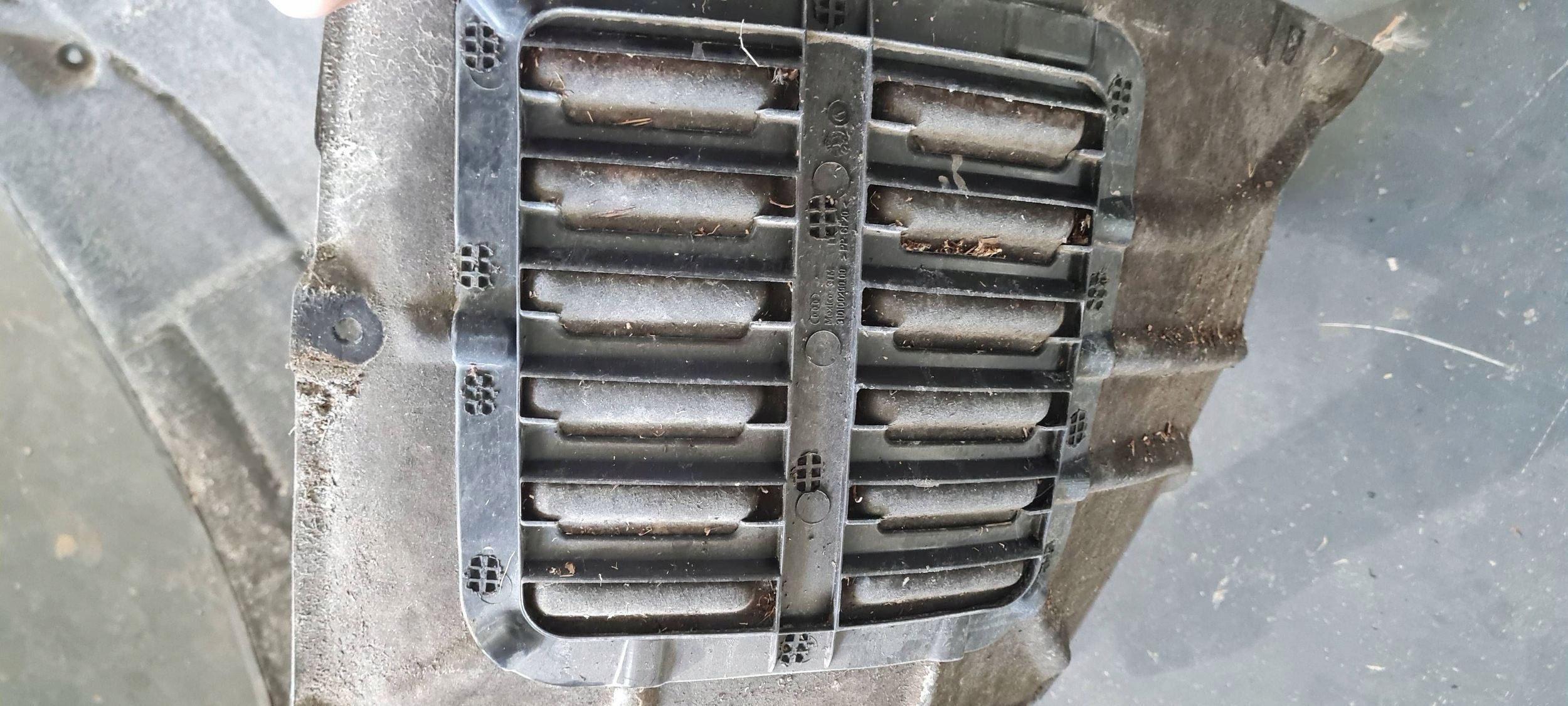 Q5 80A SQ5 mudguard left left front front MATERIAL ORG 80A821171E
