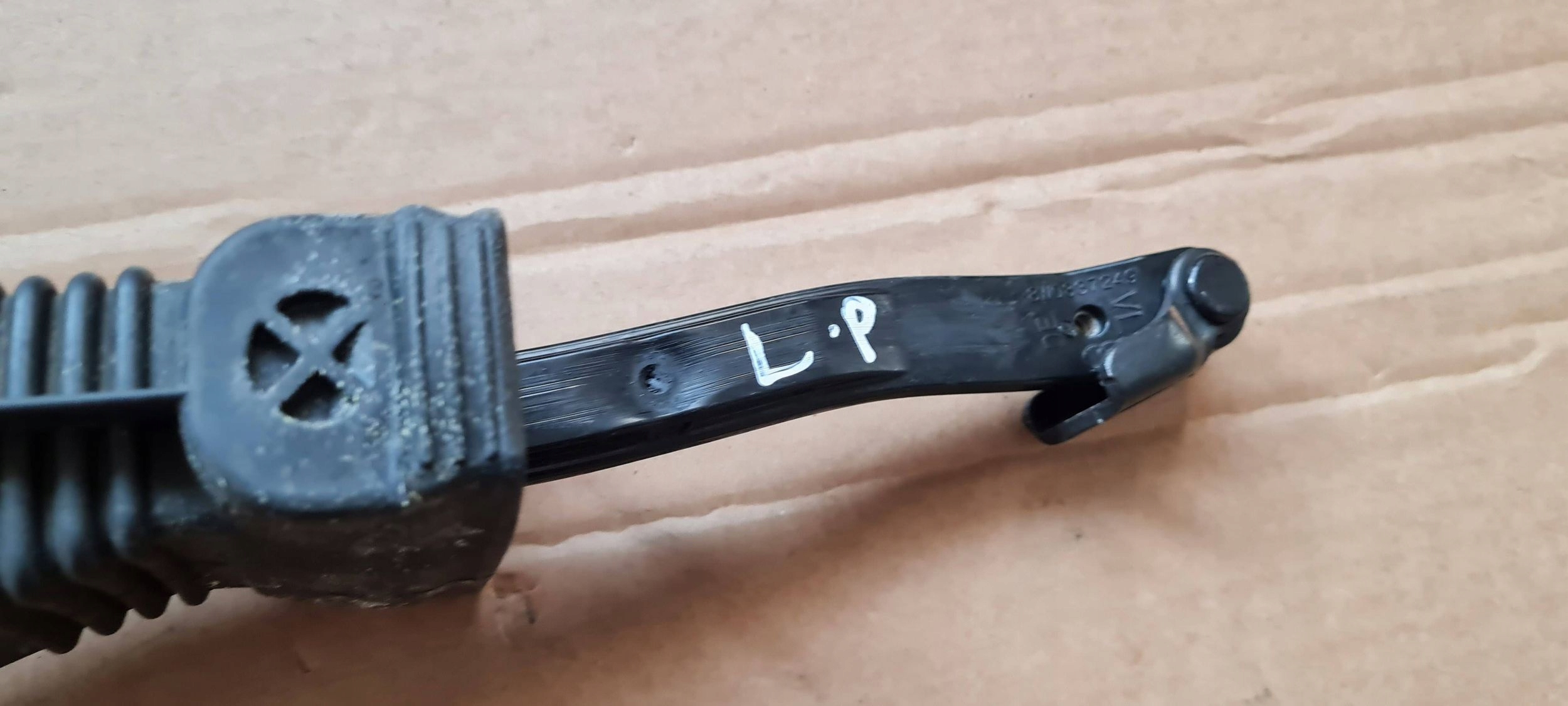 A4 B9 8W LIFT limiter door left right front 8W0837249
