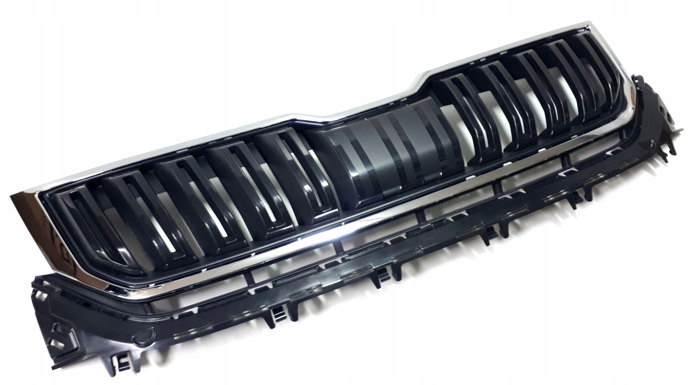 ATRAPA GRILL SKODA KODIAQ RAMKA CHROM 565853653A Kolor srebrny