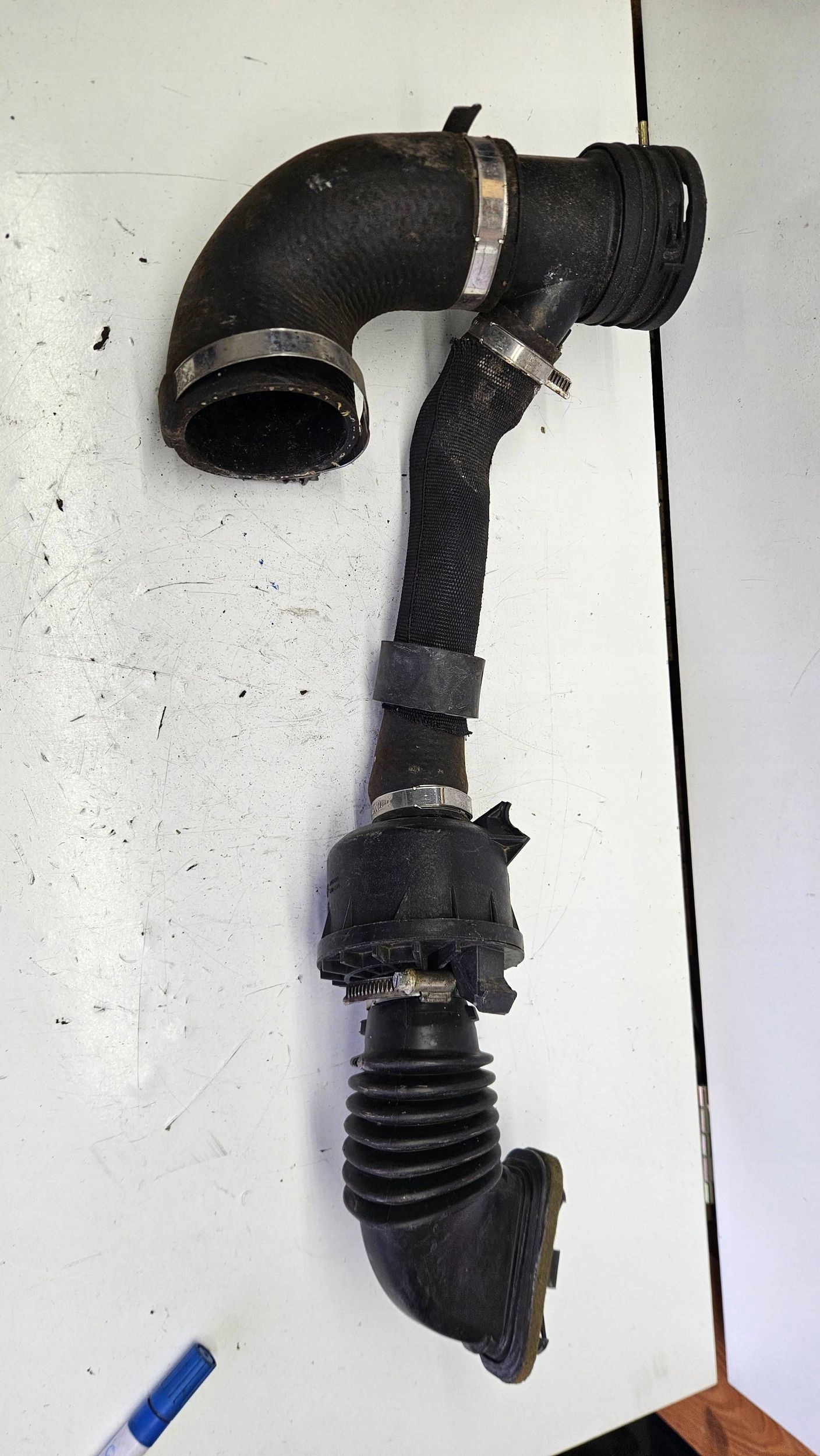 Mini Cooper R56 1.6B hadice intercoolera trouba 2755454