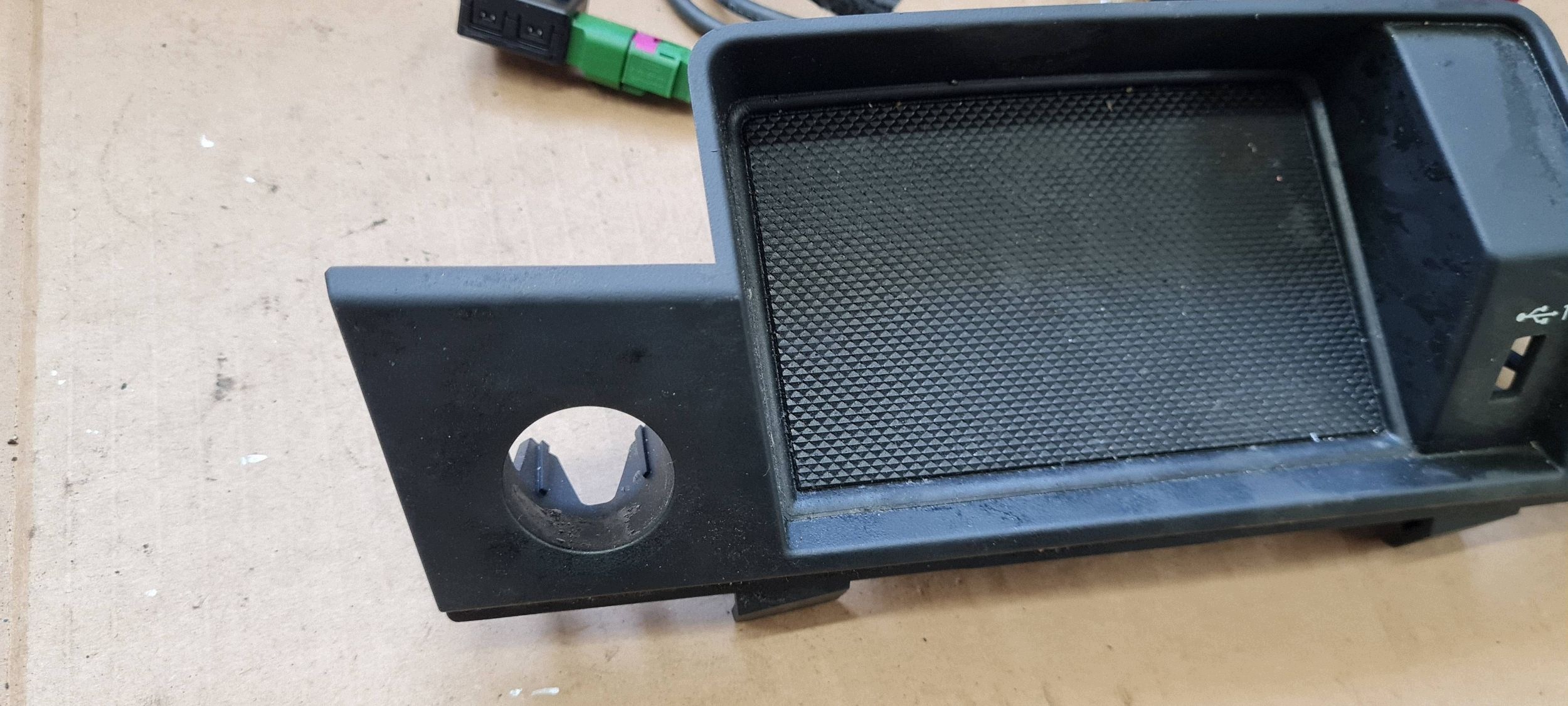 Q5 SQ5 80A LIFT PANEL cap adapter USB PORT 80B864131A