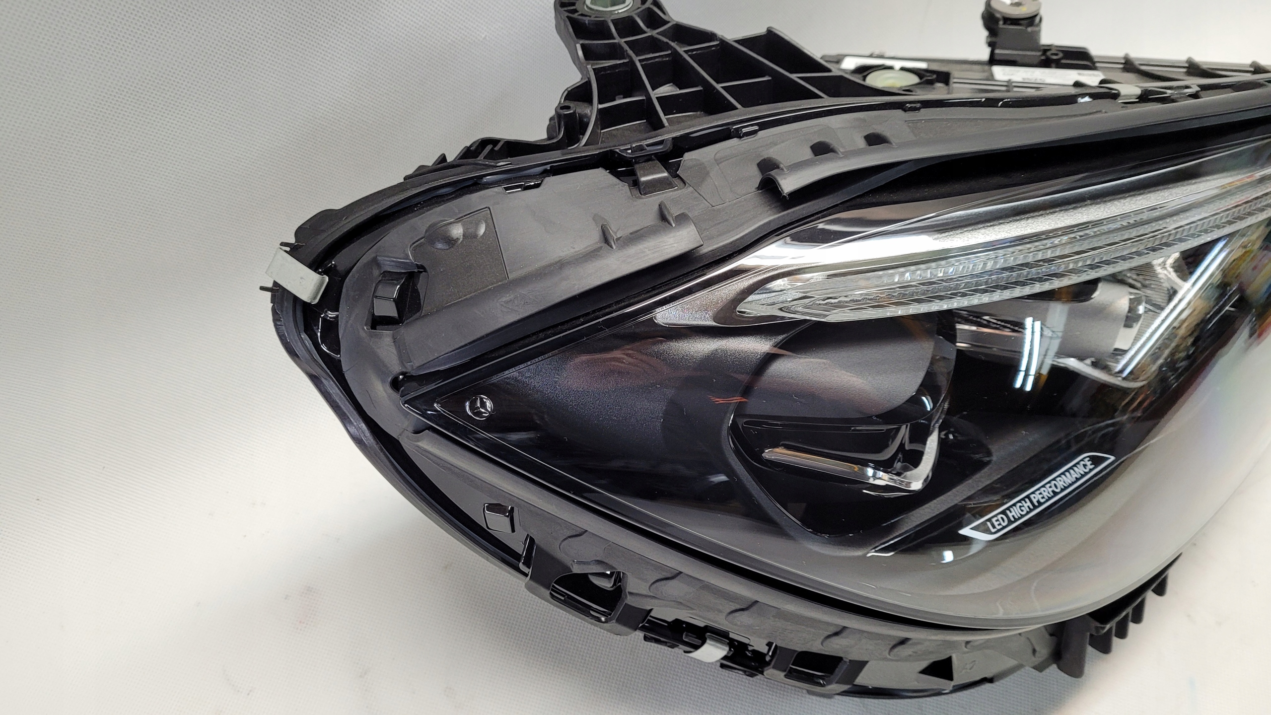 MERCEDES C-KLASA W206 LAMPA PRZÓD PRAWA FULL LED H Strona zabudowy prawa