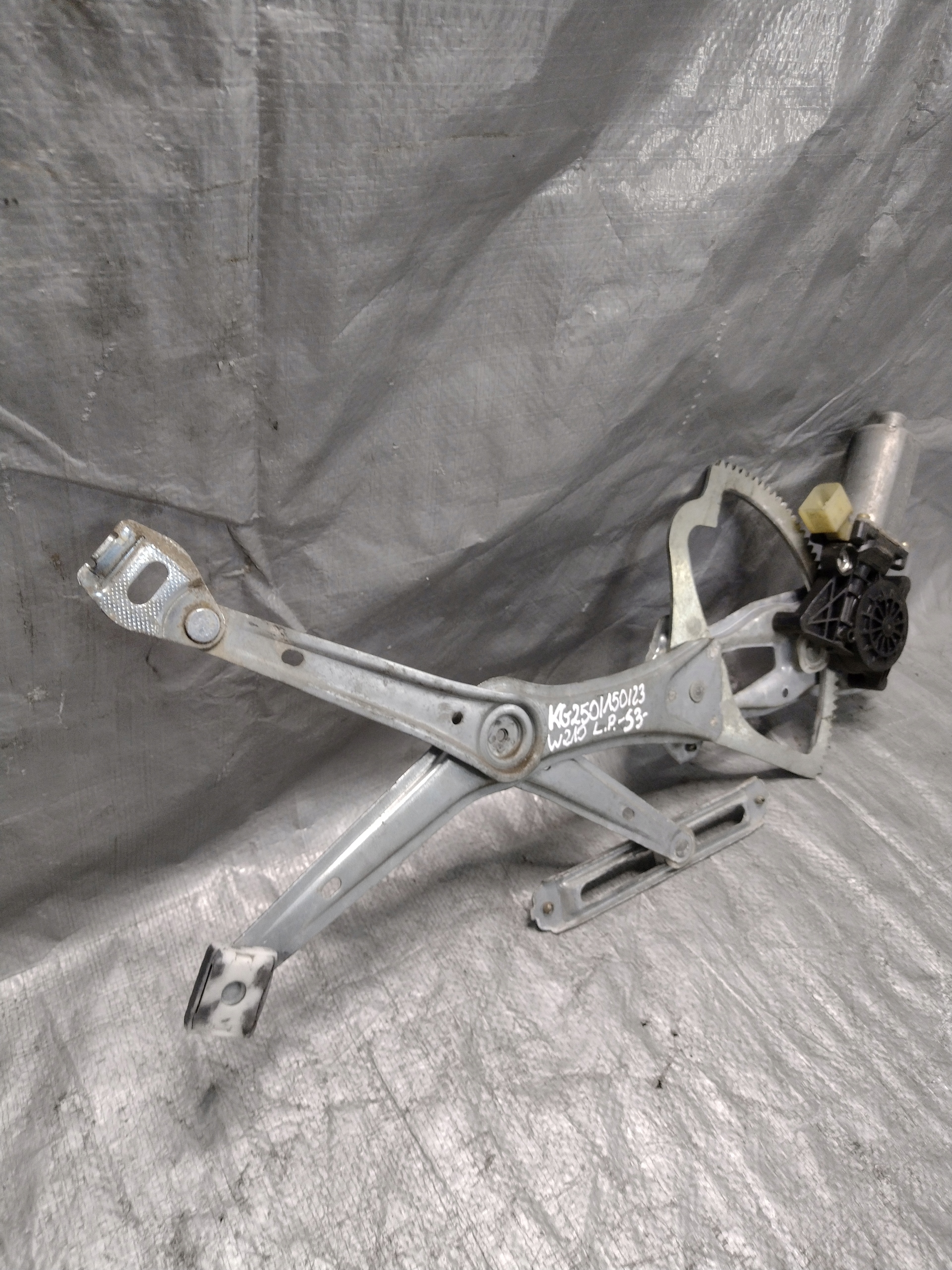 window regulator left front Mercedes W210 OE 0130821708