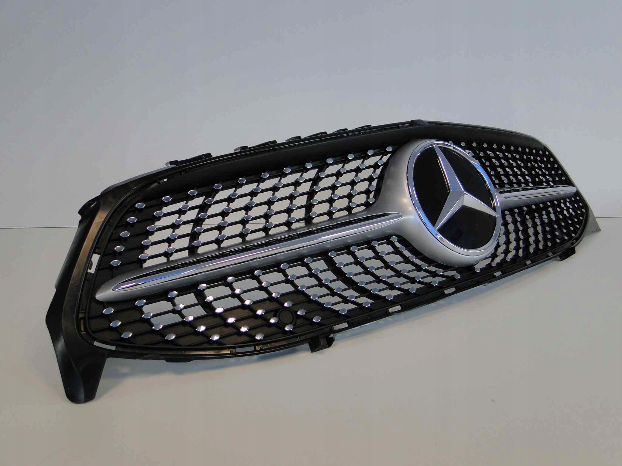 MERCEDES CLA 118 GRILL ATRAPA DIAMENT RADAR ORYG Typ samochodu Samochody osobowe