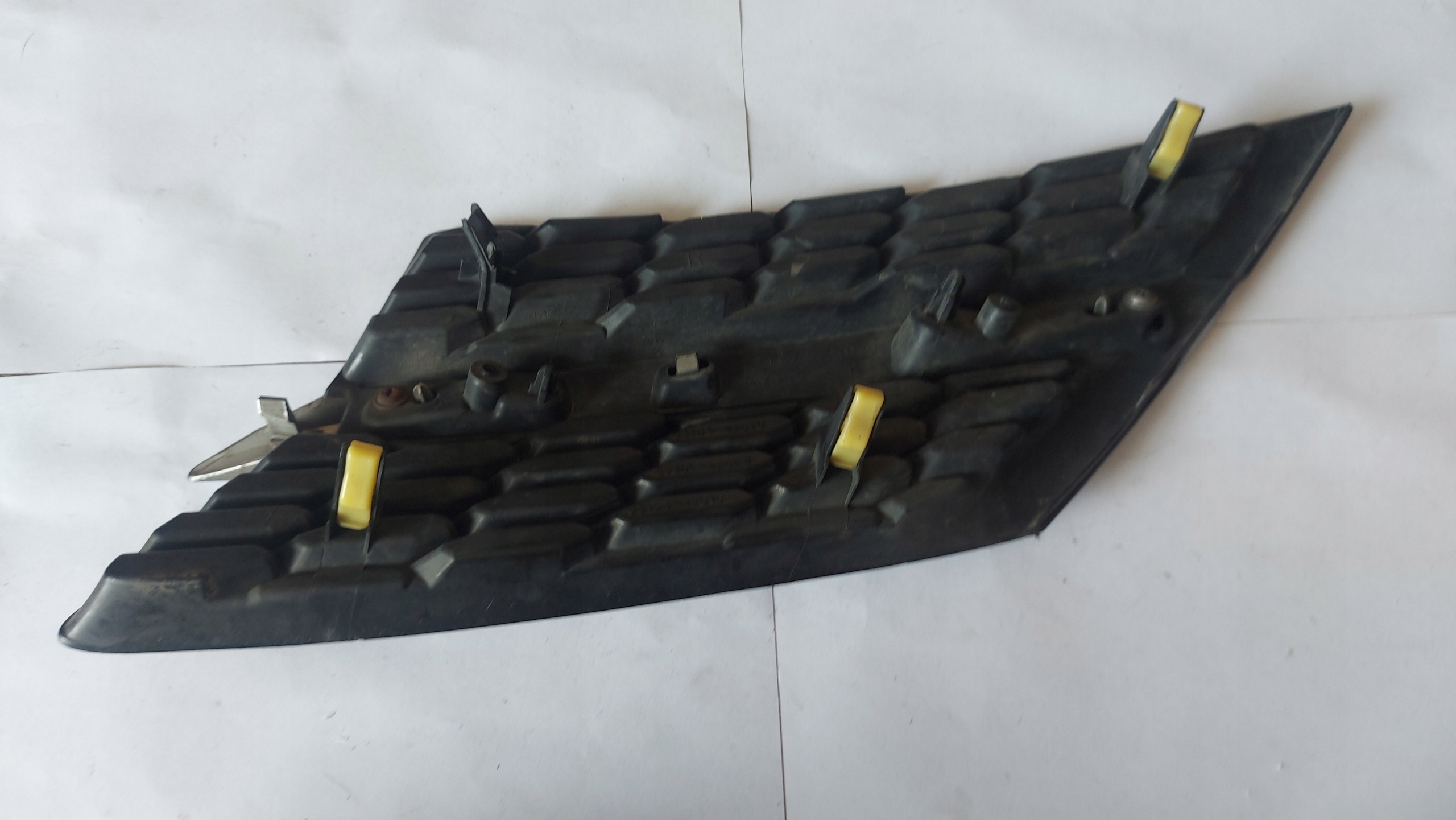 grid of a bumper right front TOYOTA RAV4 IV 12-15