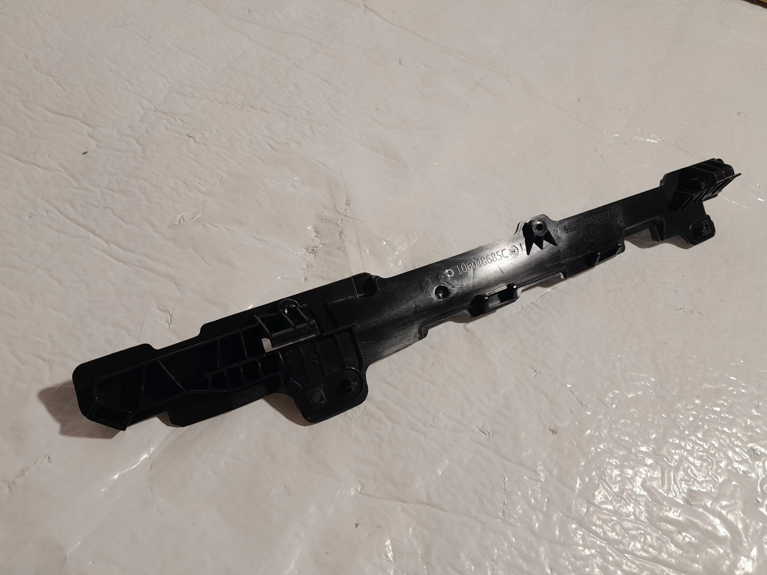 BMW X7 G07 bracket DYSTANSOWY left 7482517