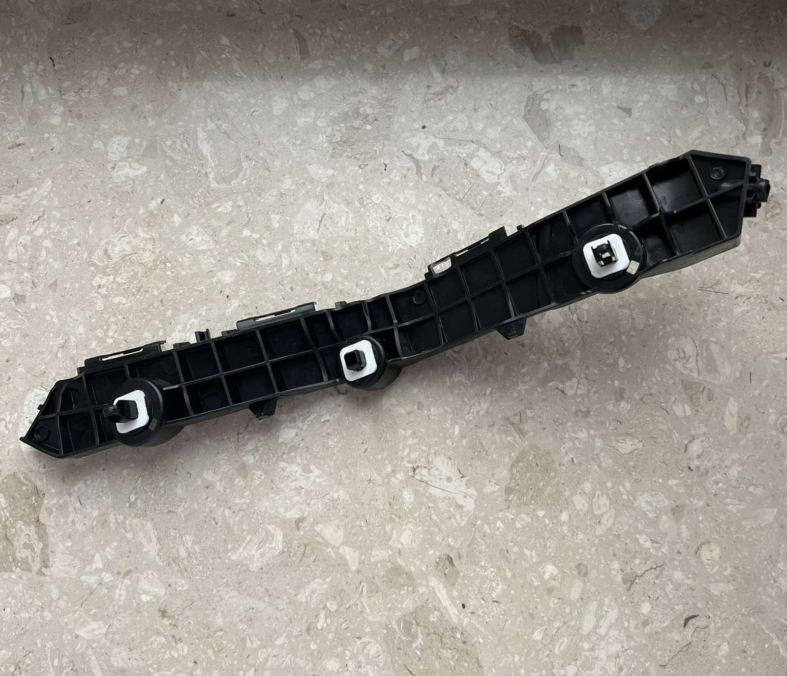 TOYOTA YARIS CROSS bumper bracket left rear part 52576-0D470