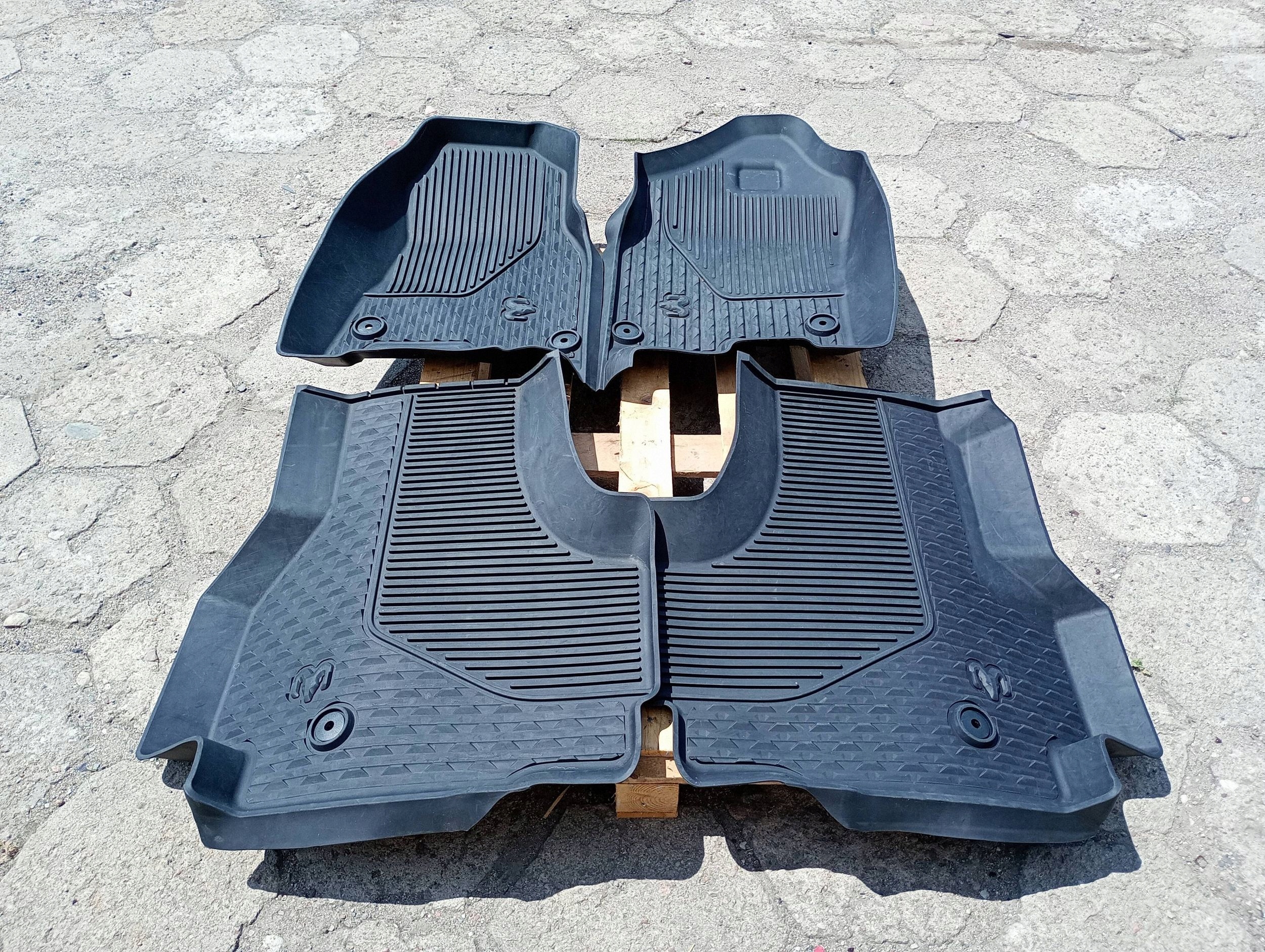 car carpet mats rubber oryginalne komplet Dodge RAM 1500 2019