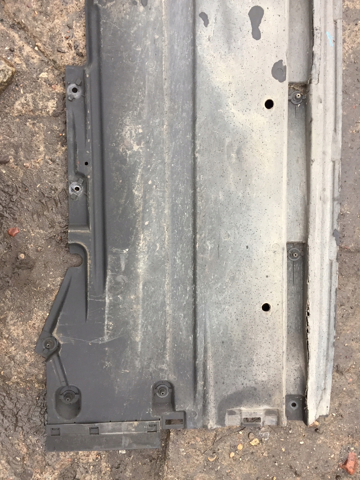 AUDI A4 B8 A5 Blende Abdeckung abdeckung des Bodens Unterfahrschutz links