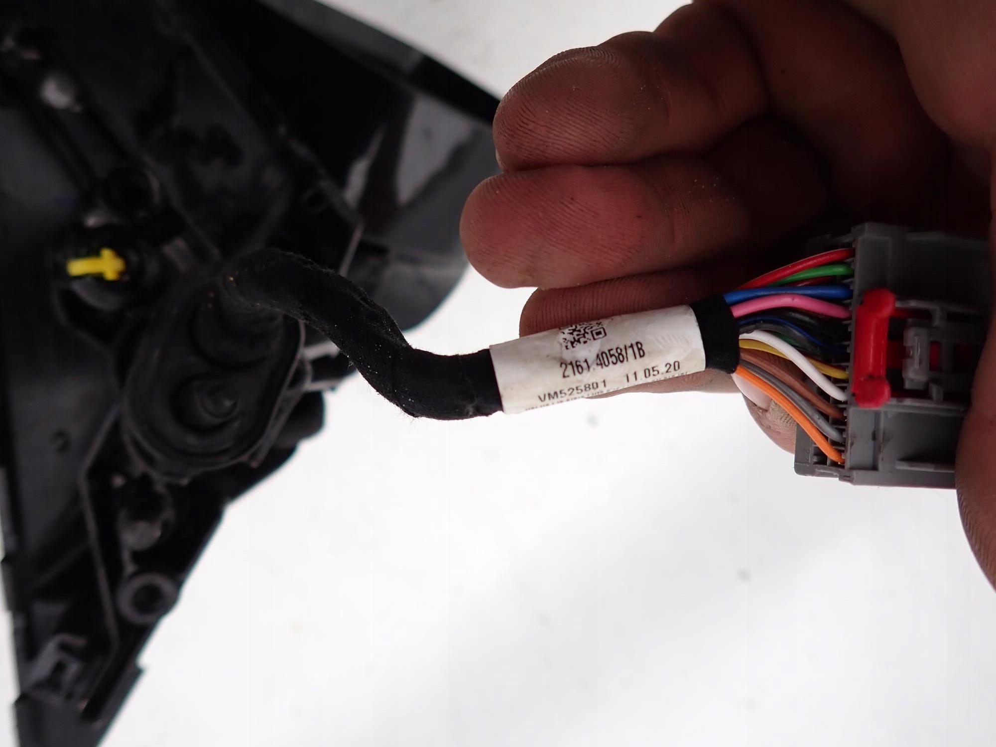 Range Rover Velar 17-> зеркало правое