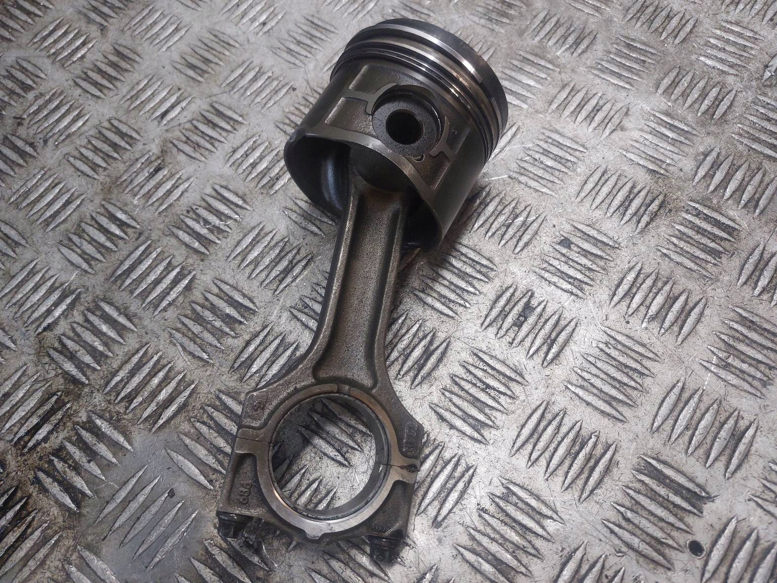 Piston + Bielle KOMPLET 4SZT BMW E39 520D
