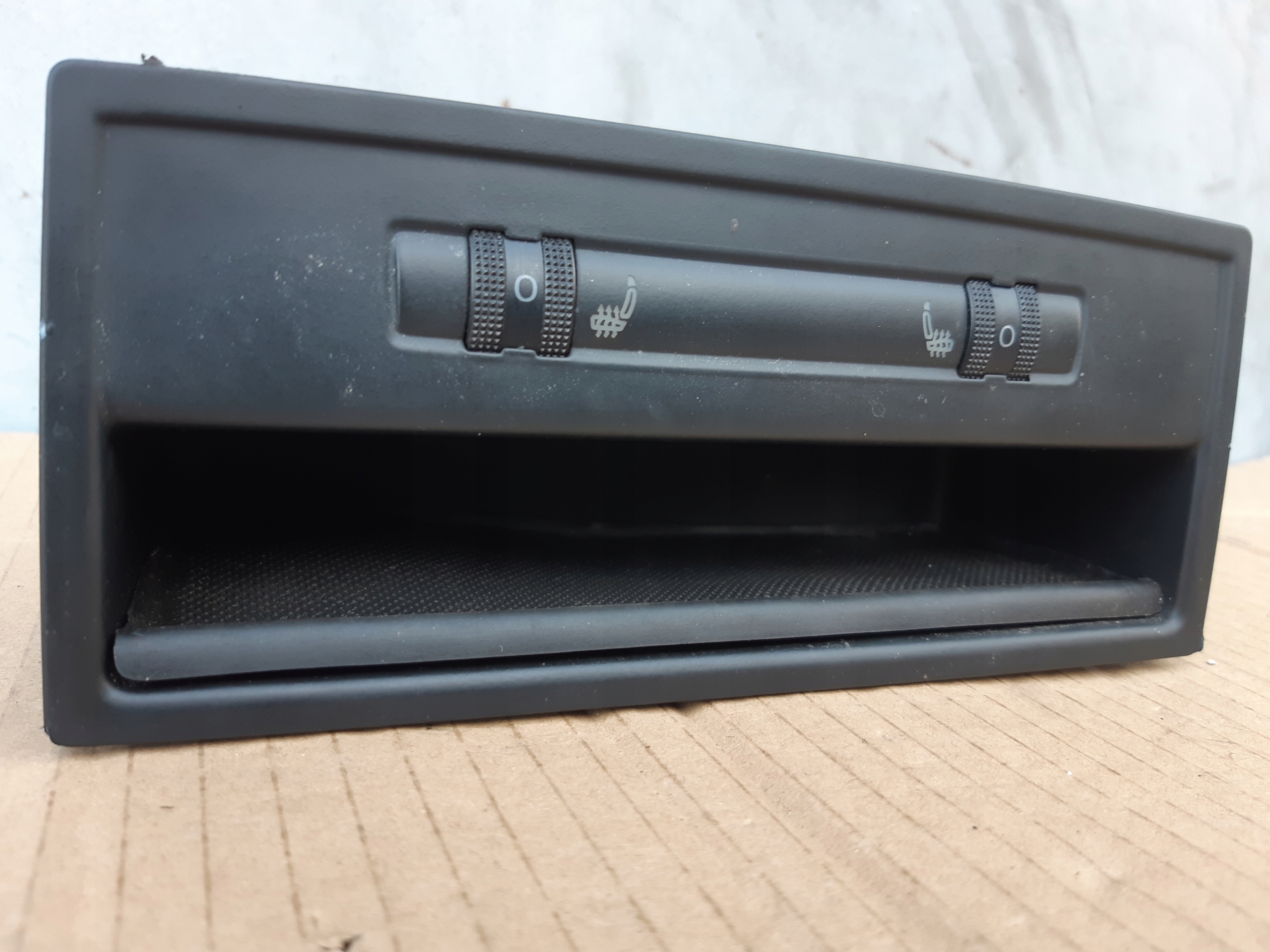 AUDI Q7 4L Bedienteil GRZANIE Sitze 4L0863351B