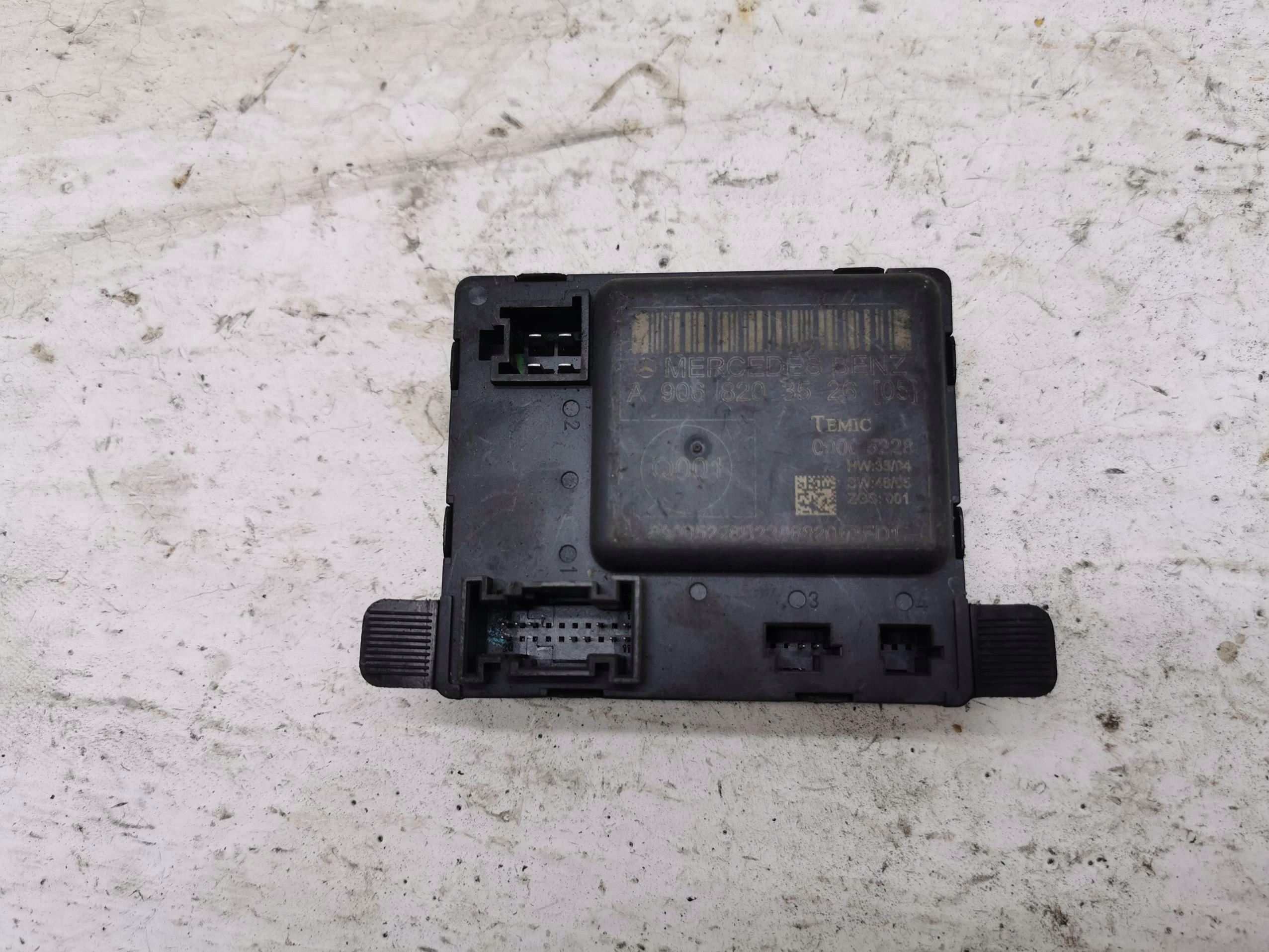 module door MERCEDES SPRINTER W906 A9068203526