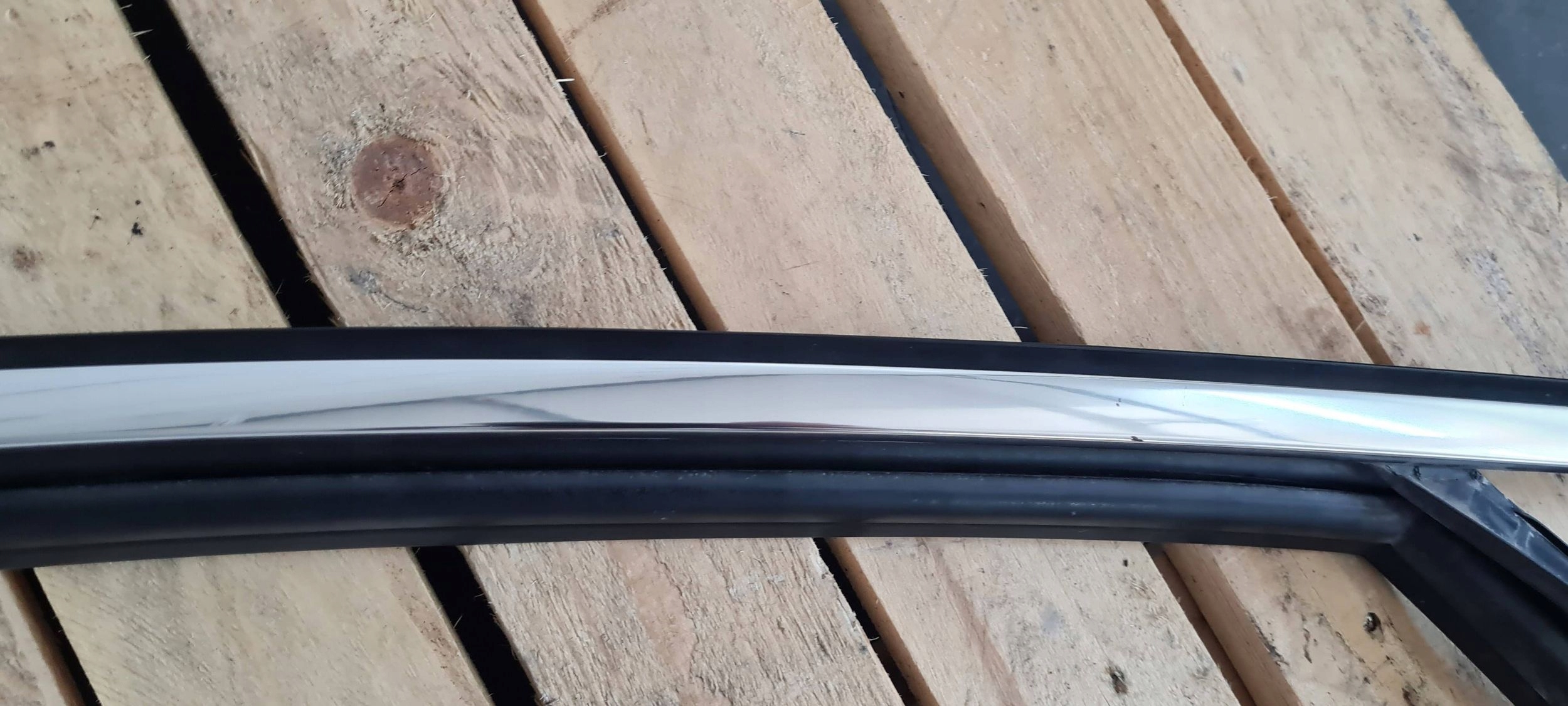 A4 B9 8W gasket door right right front CHROM 8W0837432
