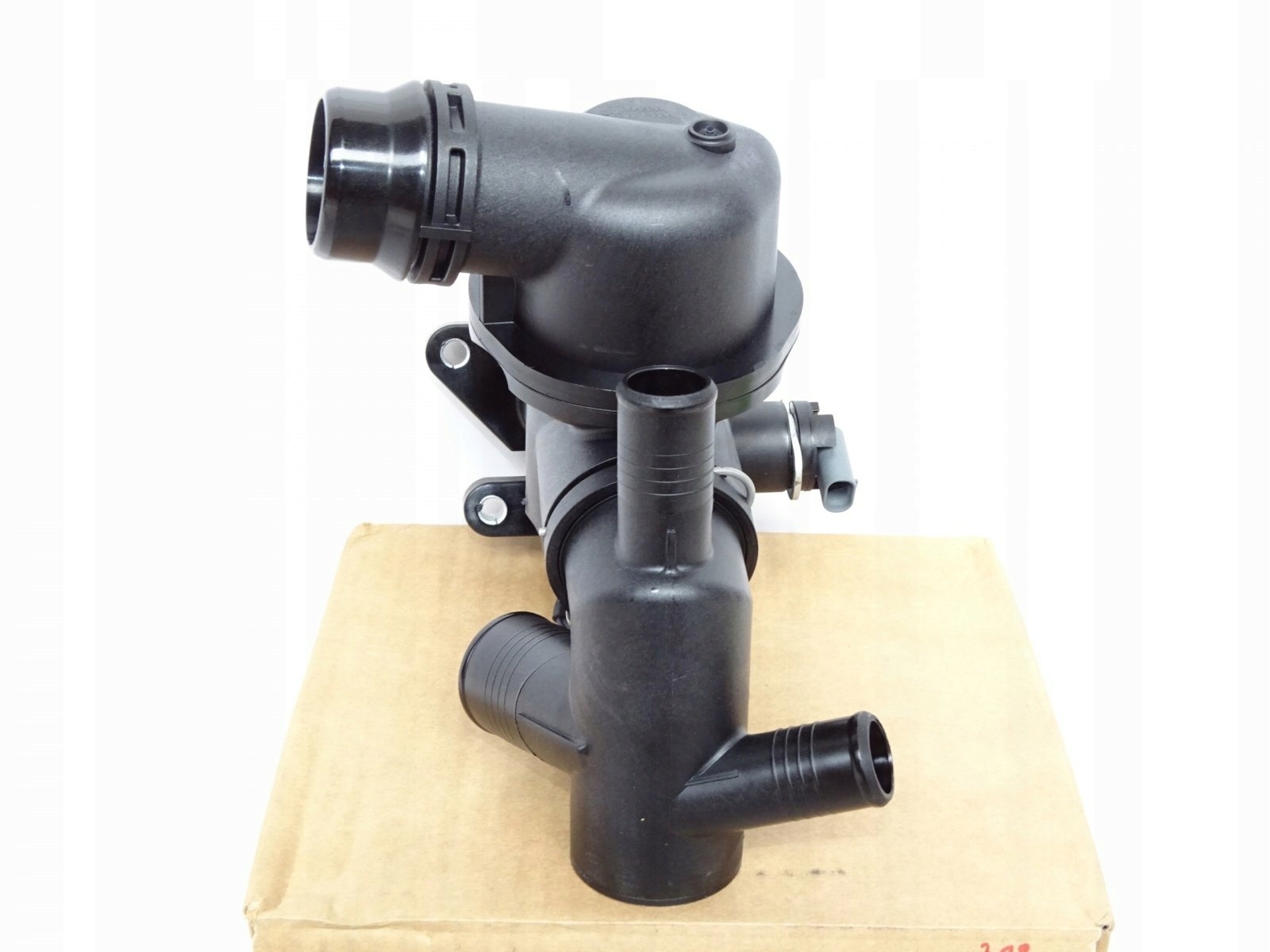 Nowa obudowa termostatu JAGUAR F-PACE 2016- Waga produktu 1 kg