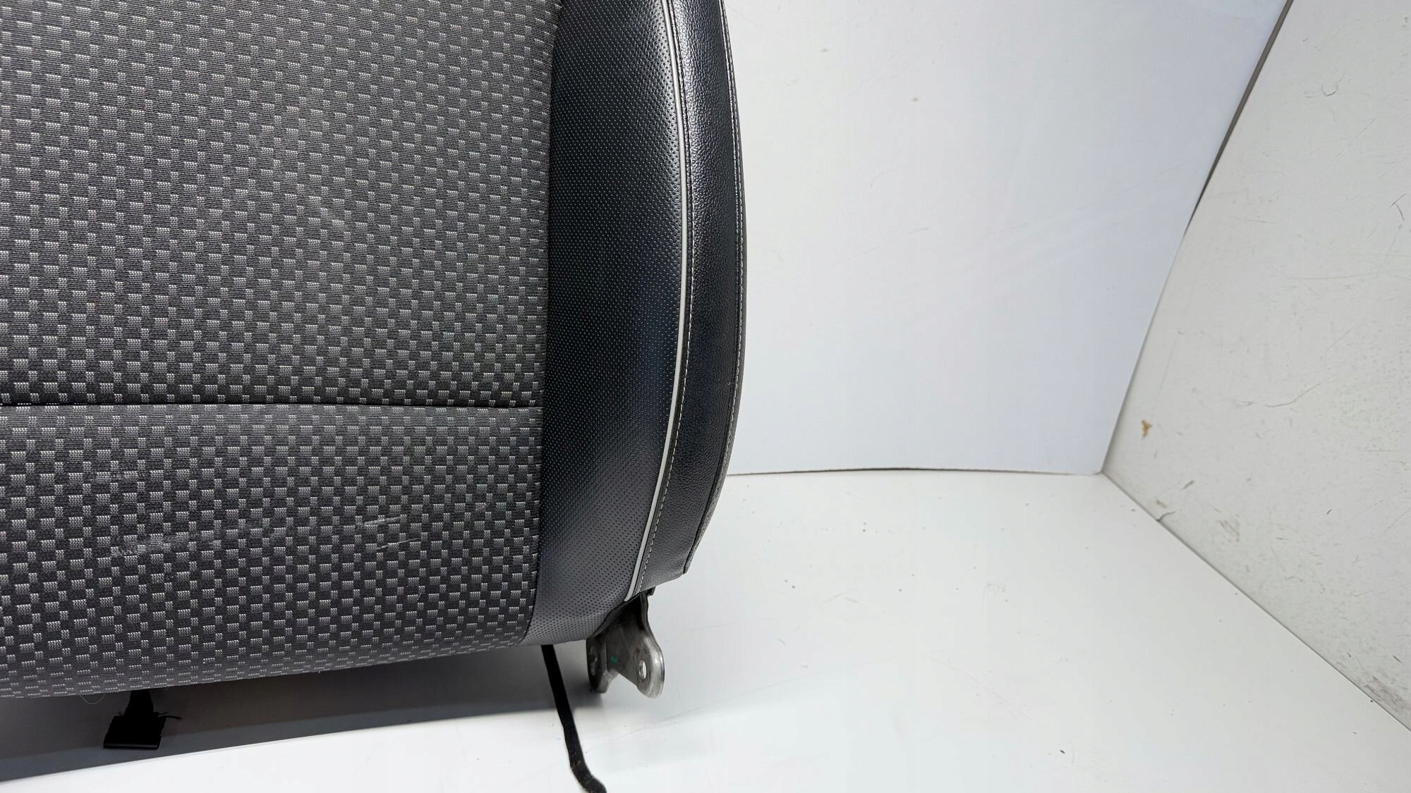 OPARCIE SITZ links KIA CEED III 2017- Leder-MATERIAL