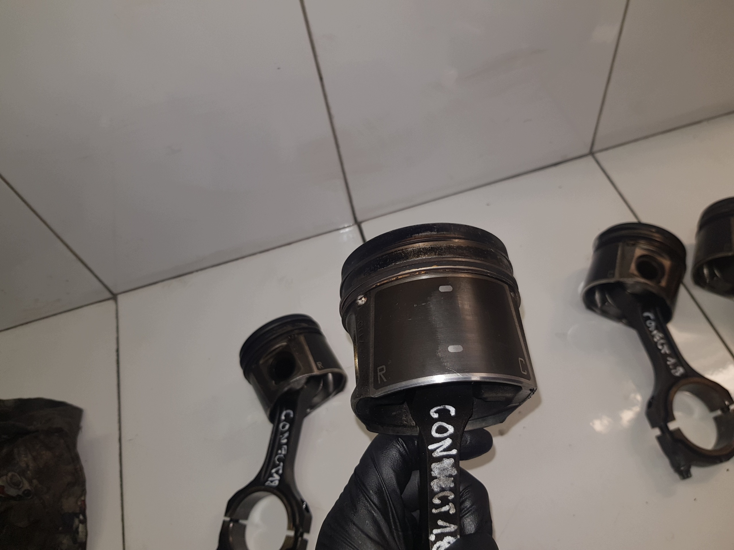 FORD CONNECT FOCUS MK2 1.8 16V piston pistons connecting rod