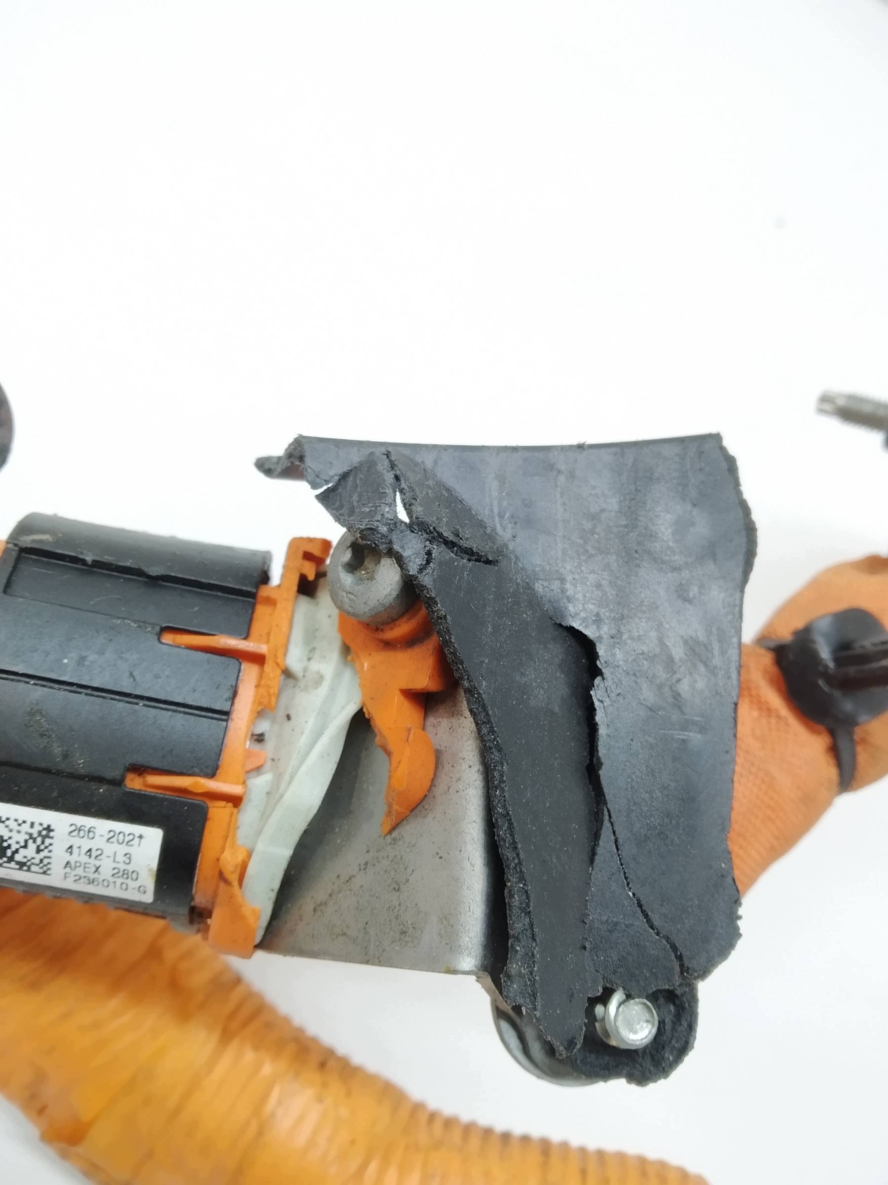 bundle damaged connecting spoiler 240410469R Renault Captur II (2019-)