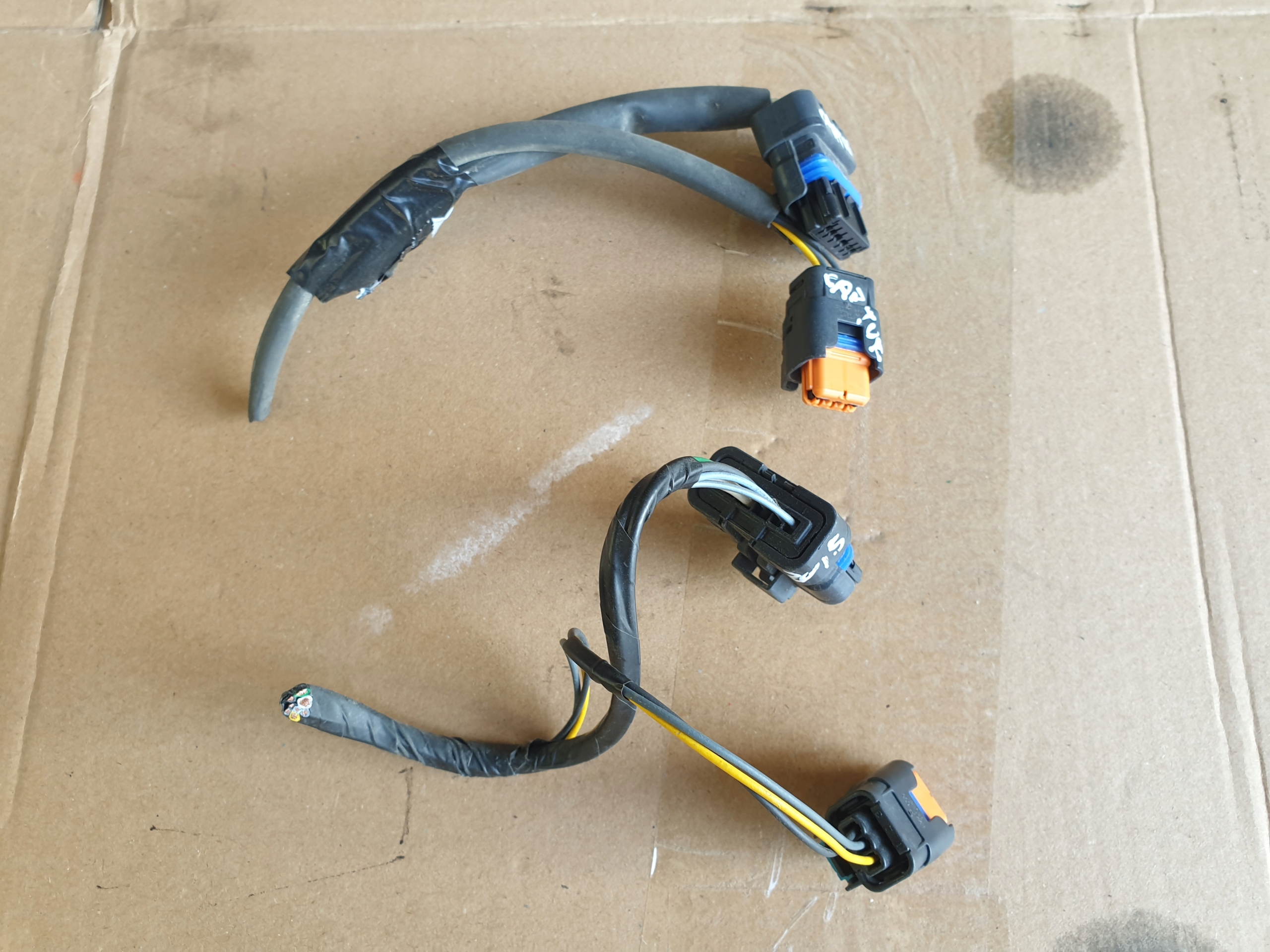 connecting spoiler lights PRZEDNIEJ KOSTKA RENAULT CAPTUR and 2013