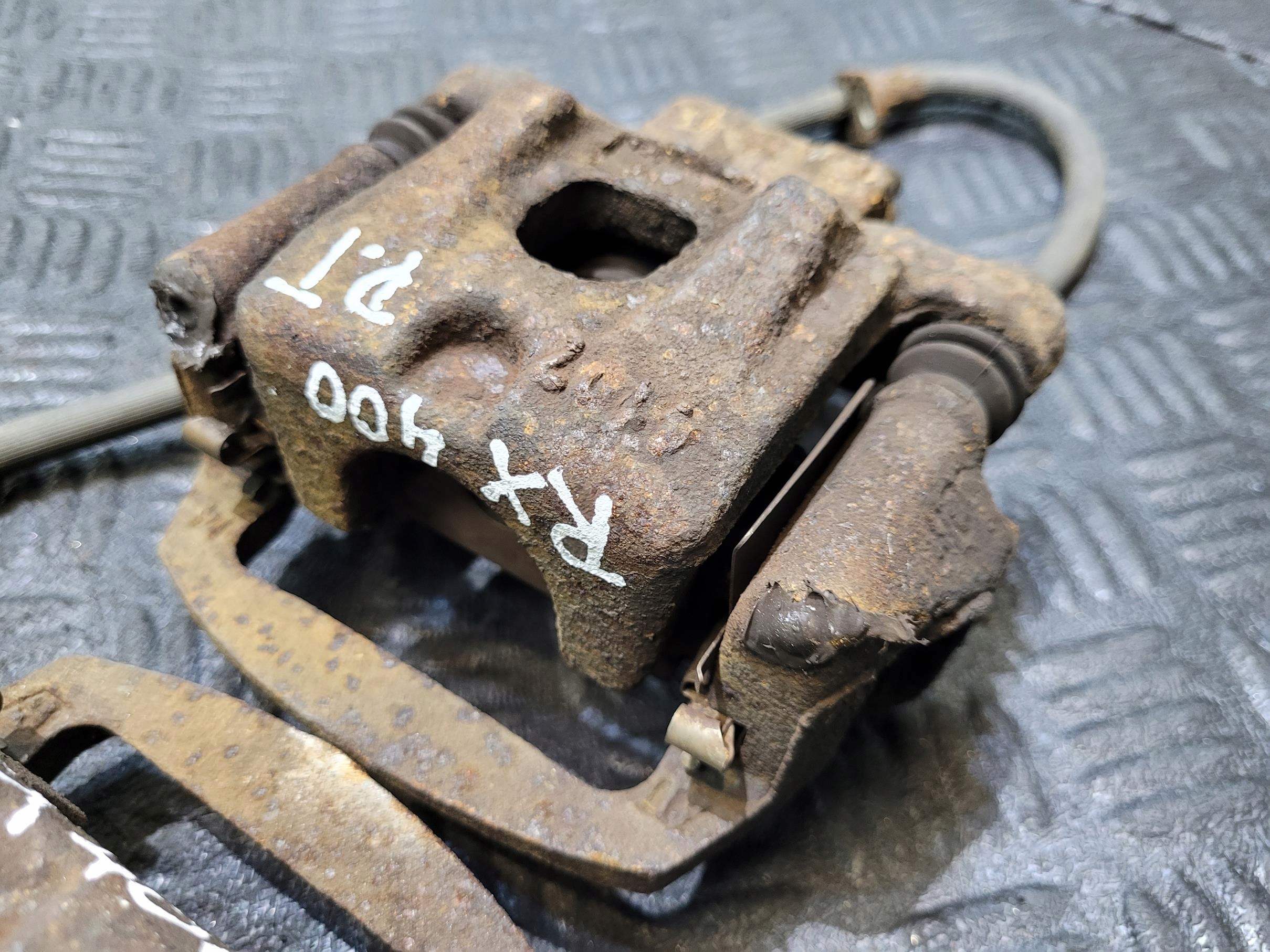 caliper rear part rear left LEXUS RX II 400 RX400 H 3.3 V6
