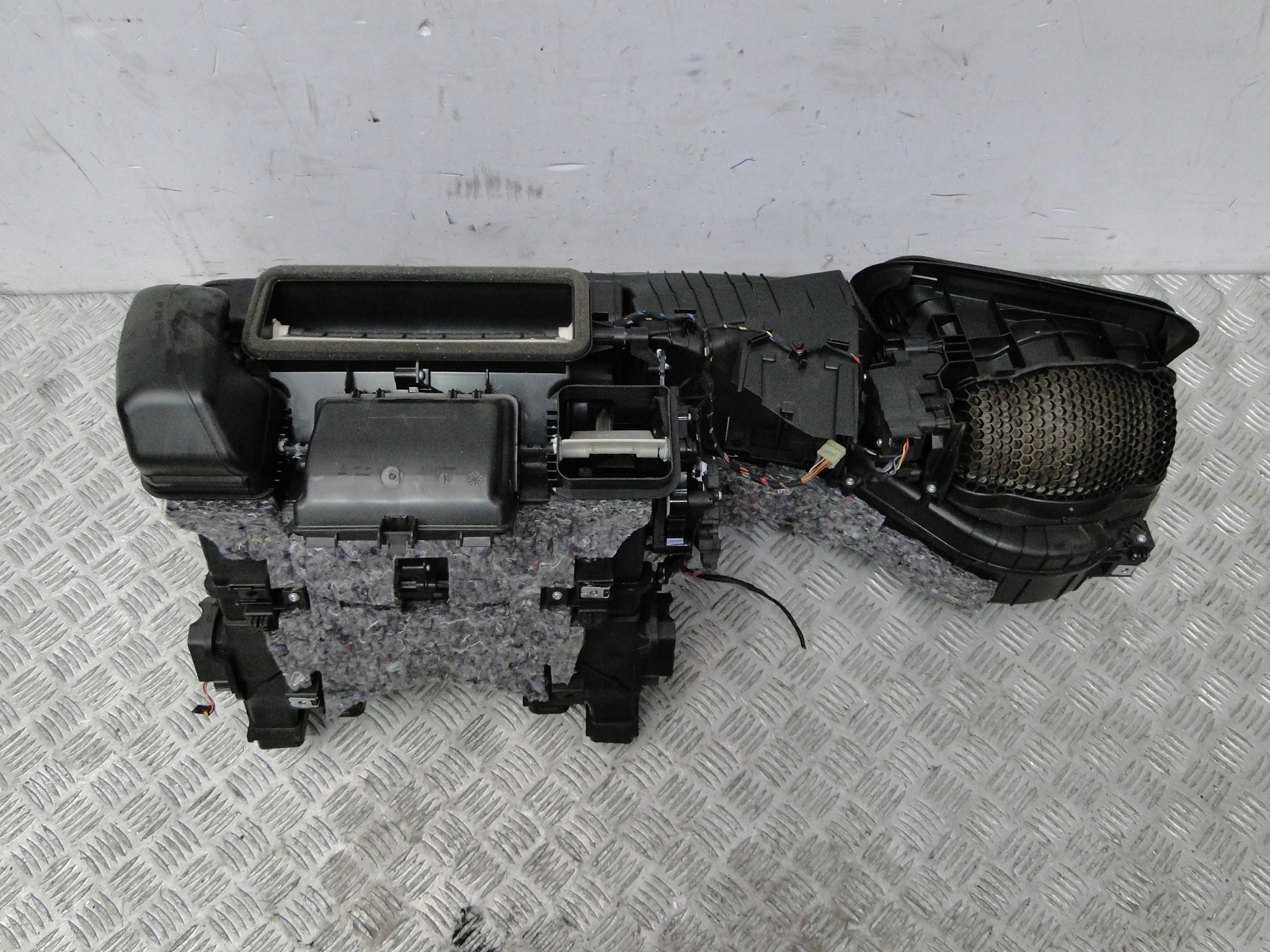 MERCEDES E KLASA W213 NAGRZEWNICA WENTYLATOR A2388302700 Producent części Inny