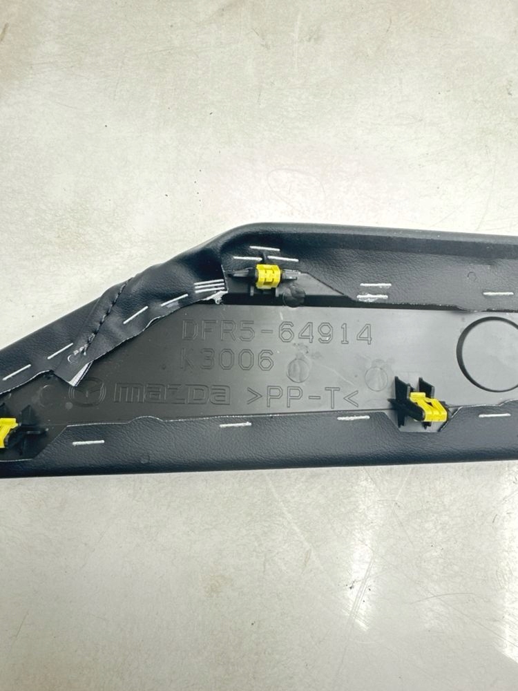 молдинг бокового консоль mazda CX-30 DFR564914