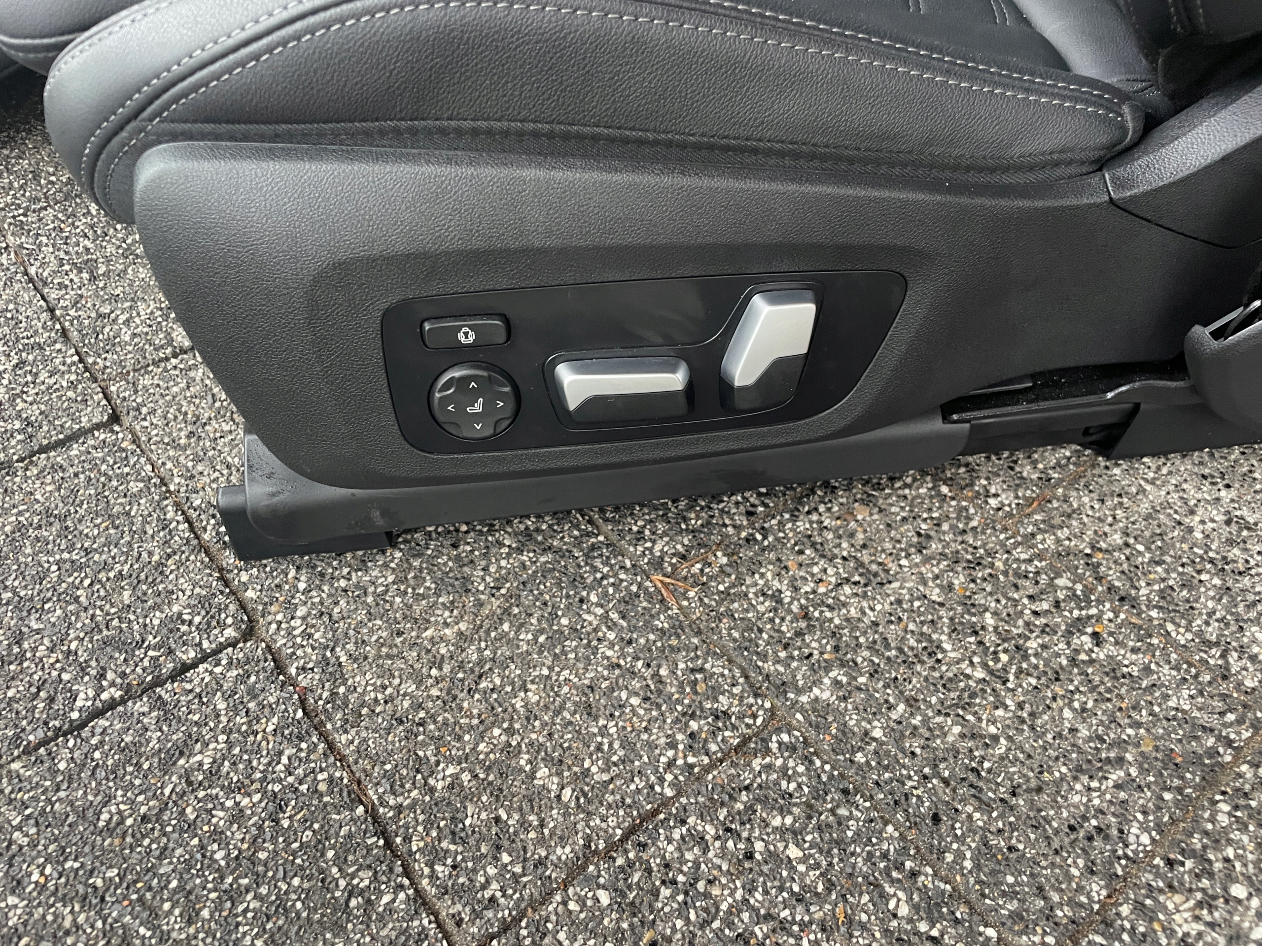 BMW G26 I4 кресла диван бочки обивка