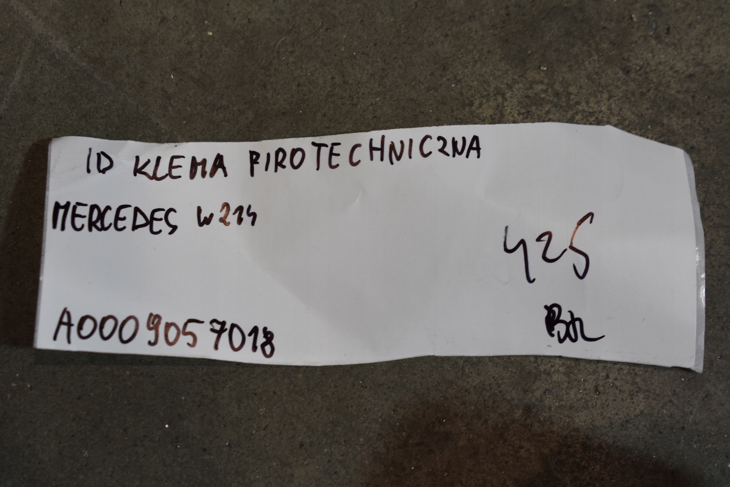 perfect condition pyrotechnic clamp MERCEDES W214 1
