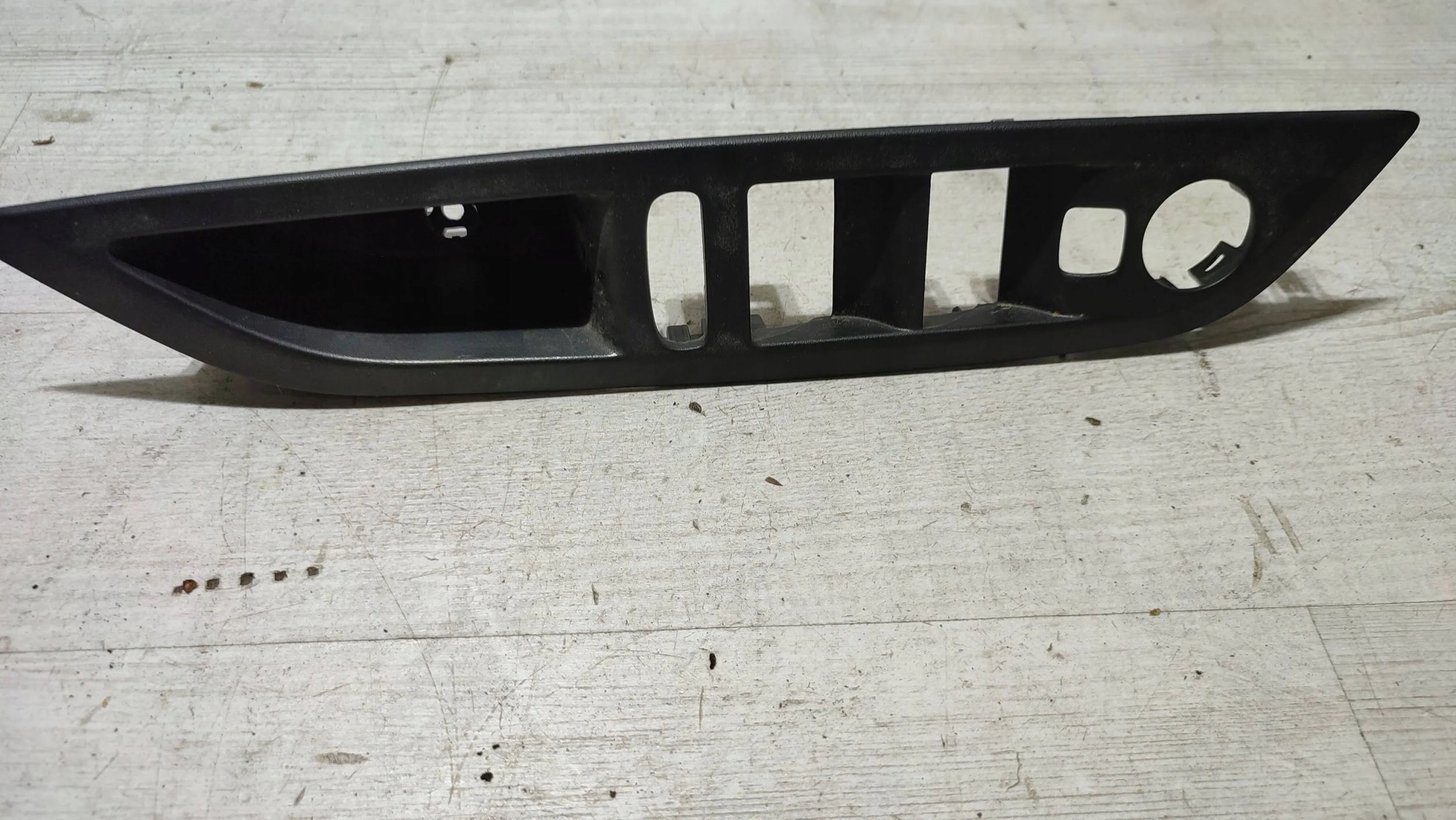 Peugeot 208 II 23r 1.2 front side left cover przycisku windows