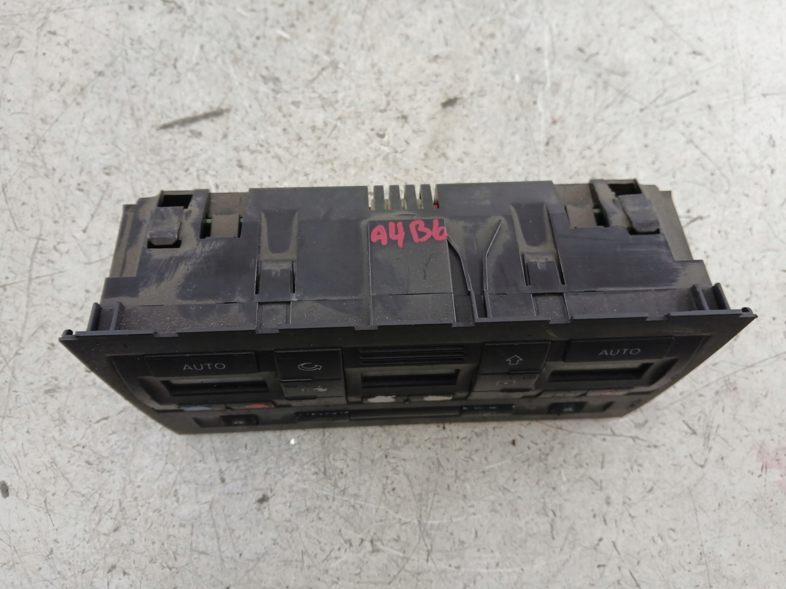 AUDI A4 B6 Unite commande clima Bouches buses 8E0820043L