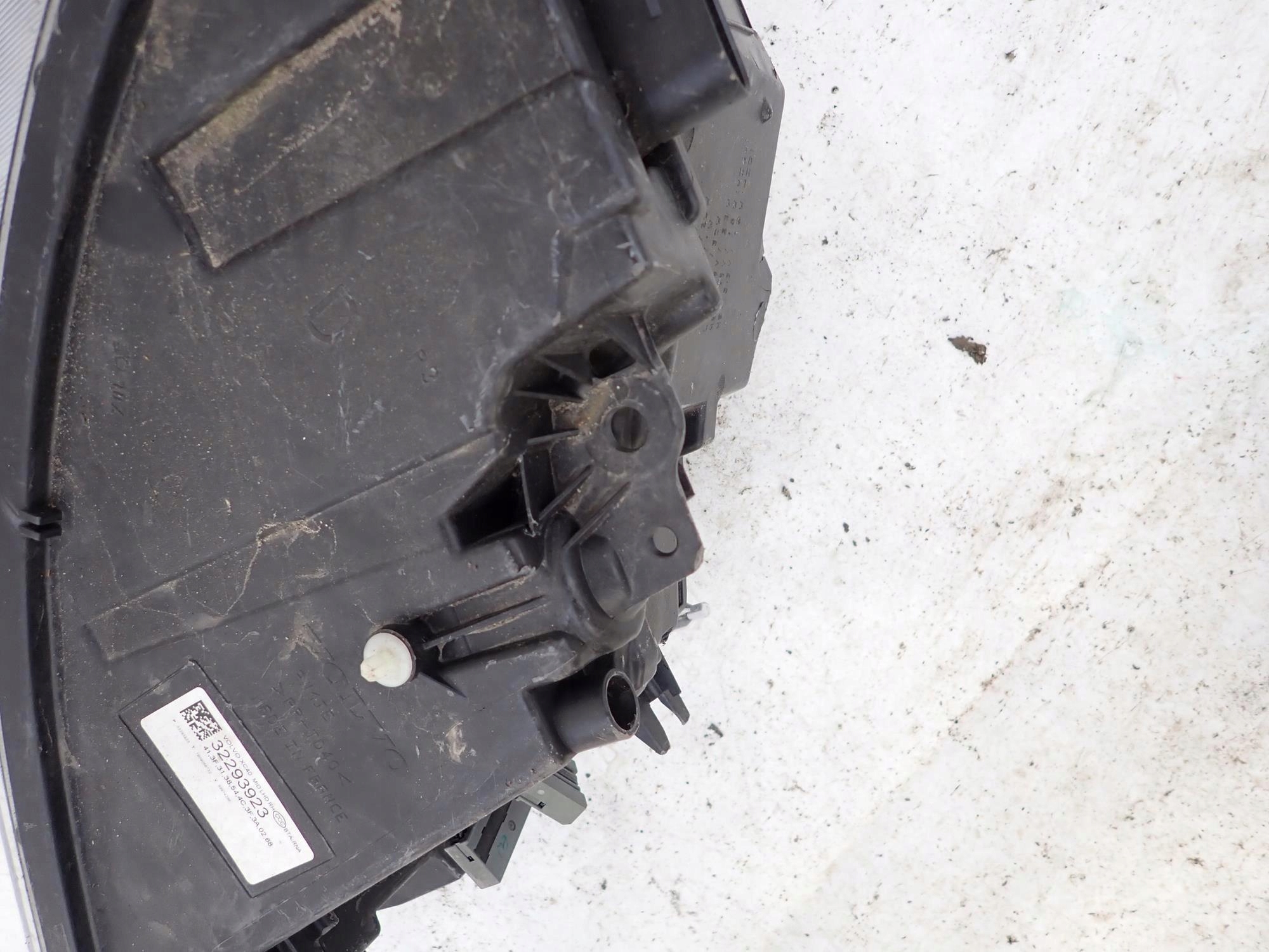 VOLVO XC40 17-22 light front front right