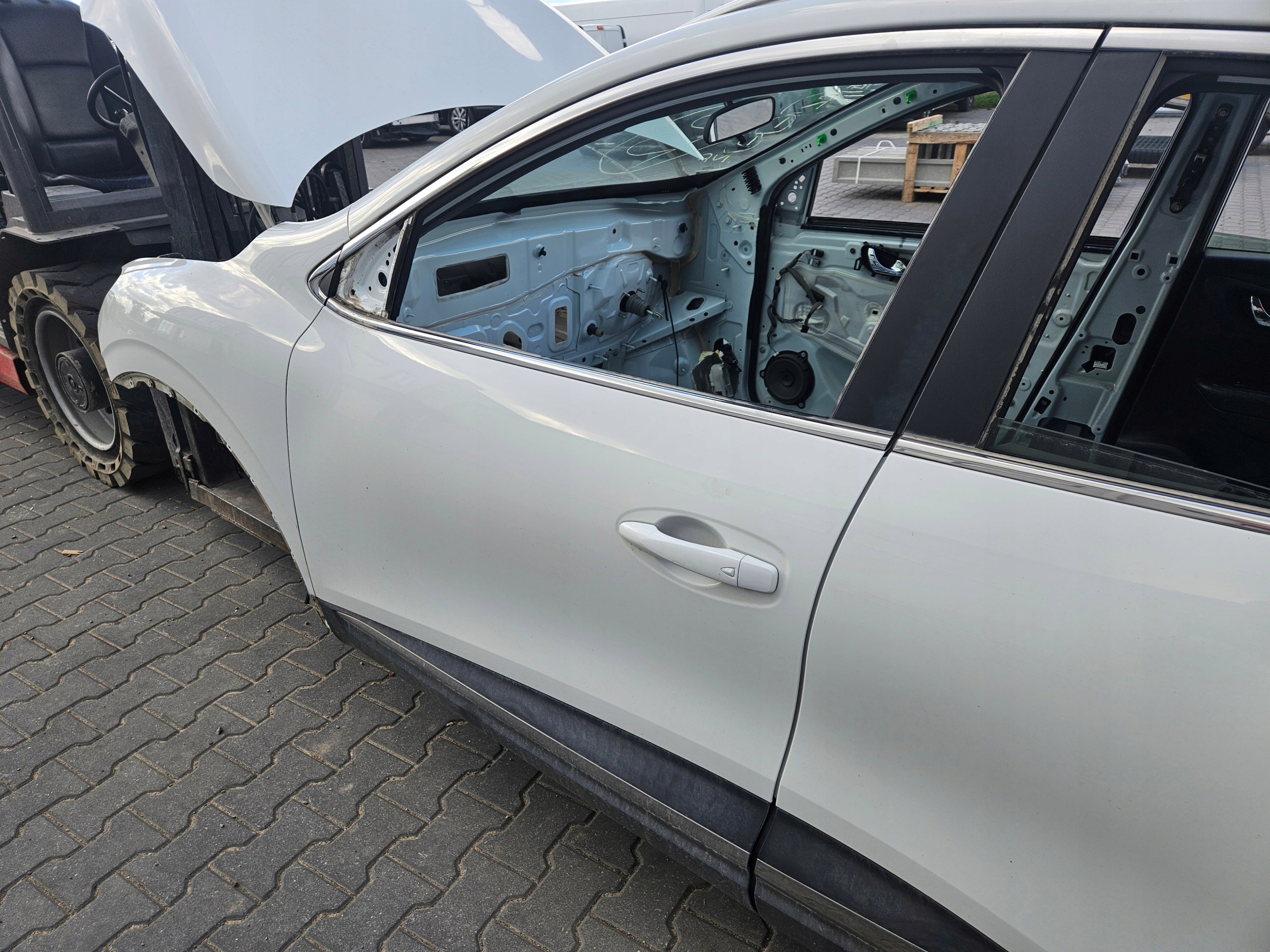 door left front RENAULT KADJAR (2015-2018) code LAKIERU OV369