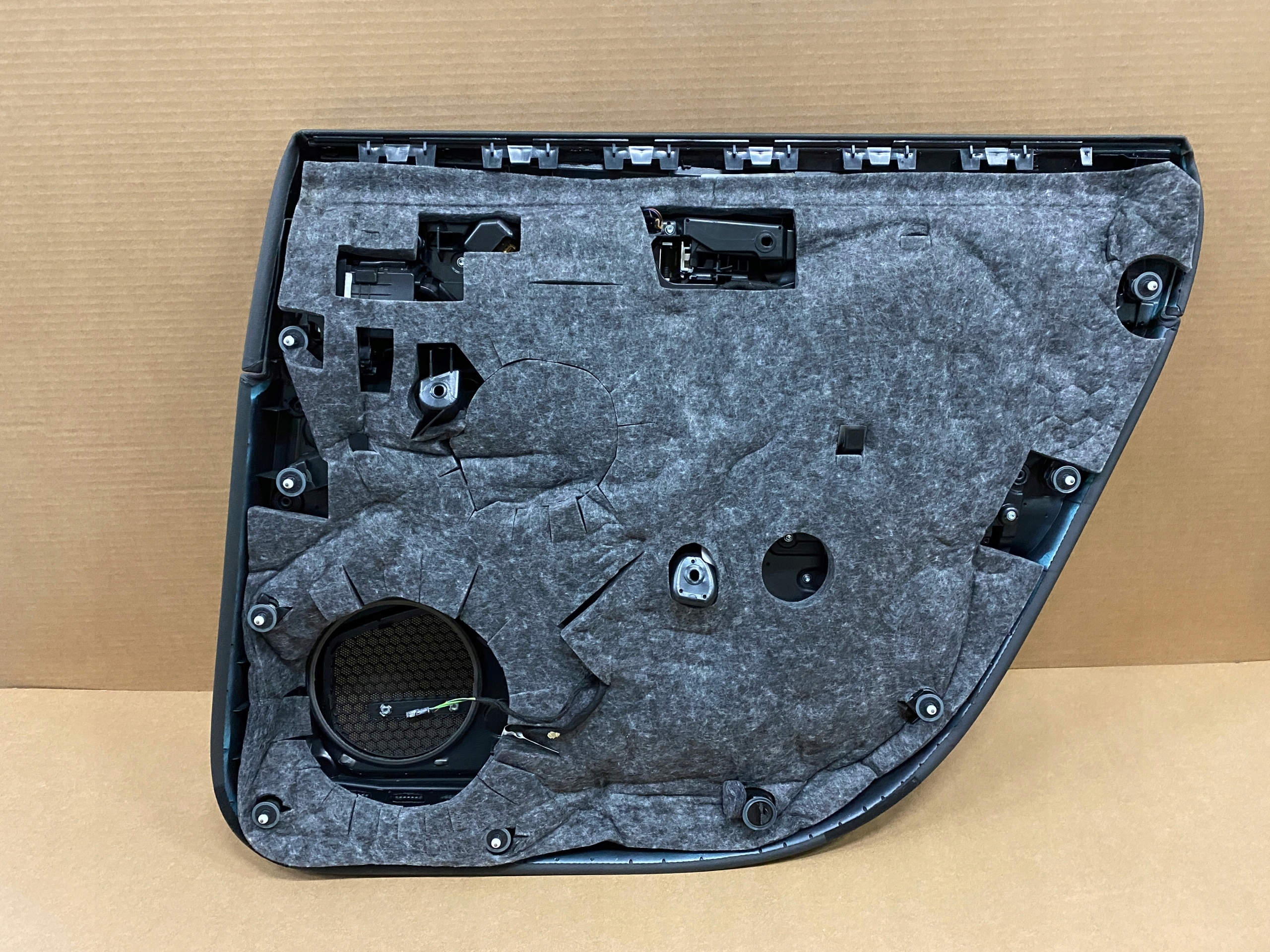 AUDI A8 4H D4 side door left rear part