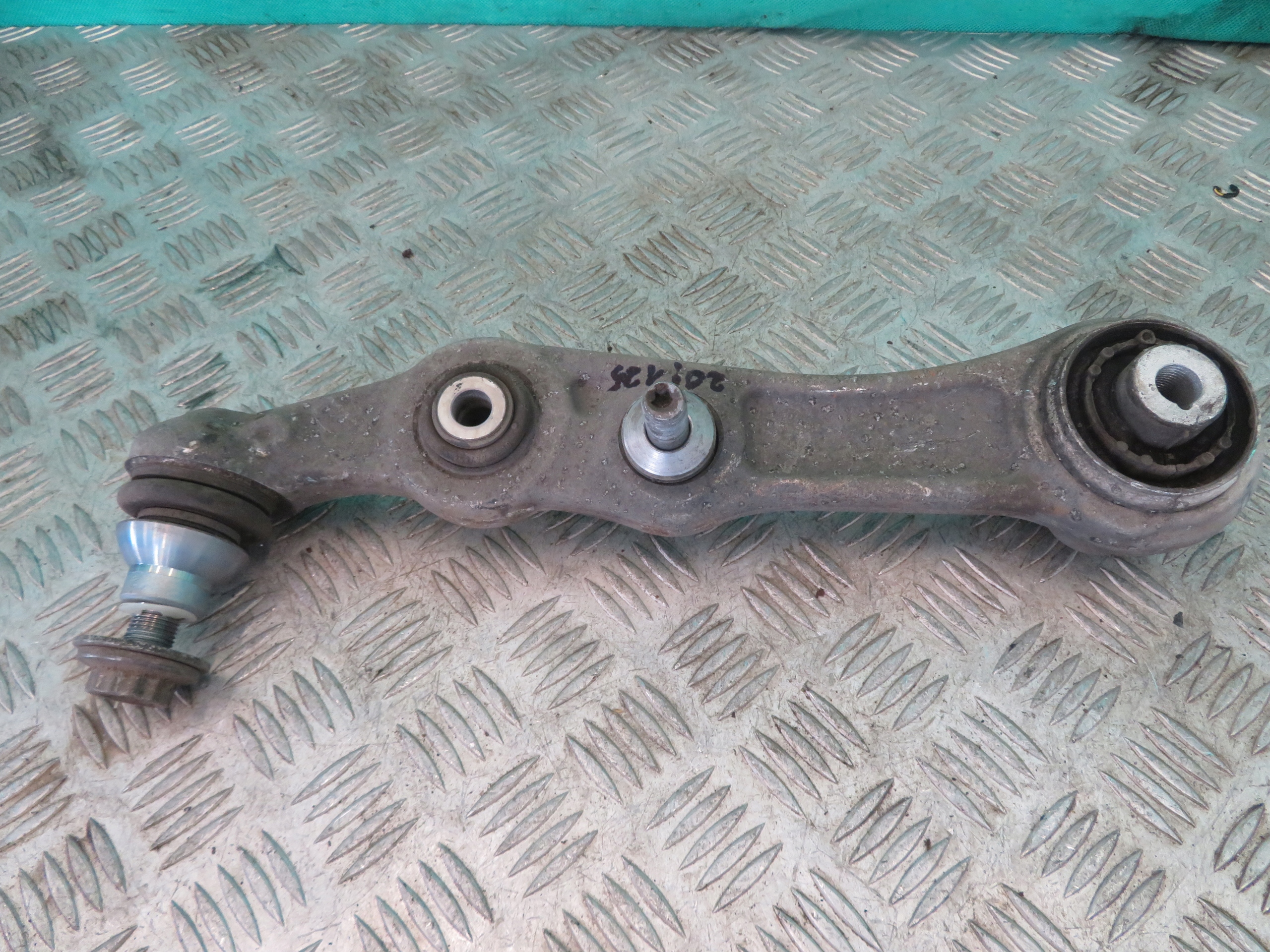 arm right front MERCEDES W205 C KLASA 17R