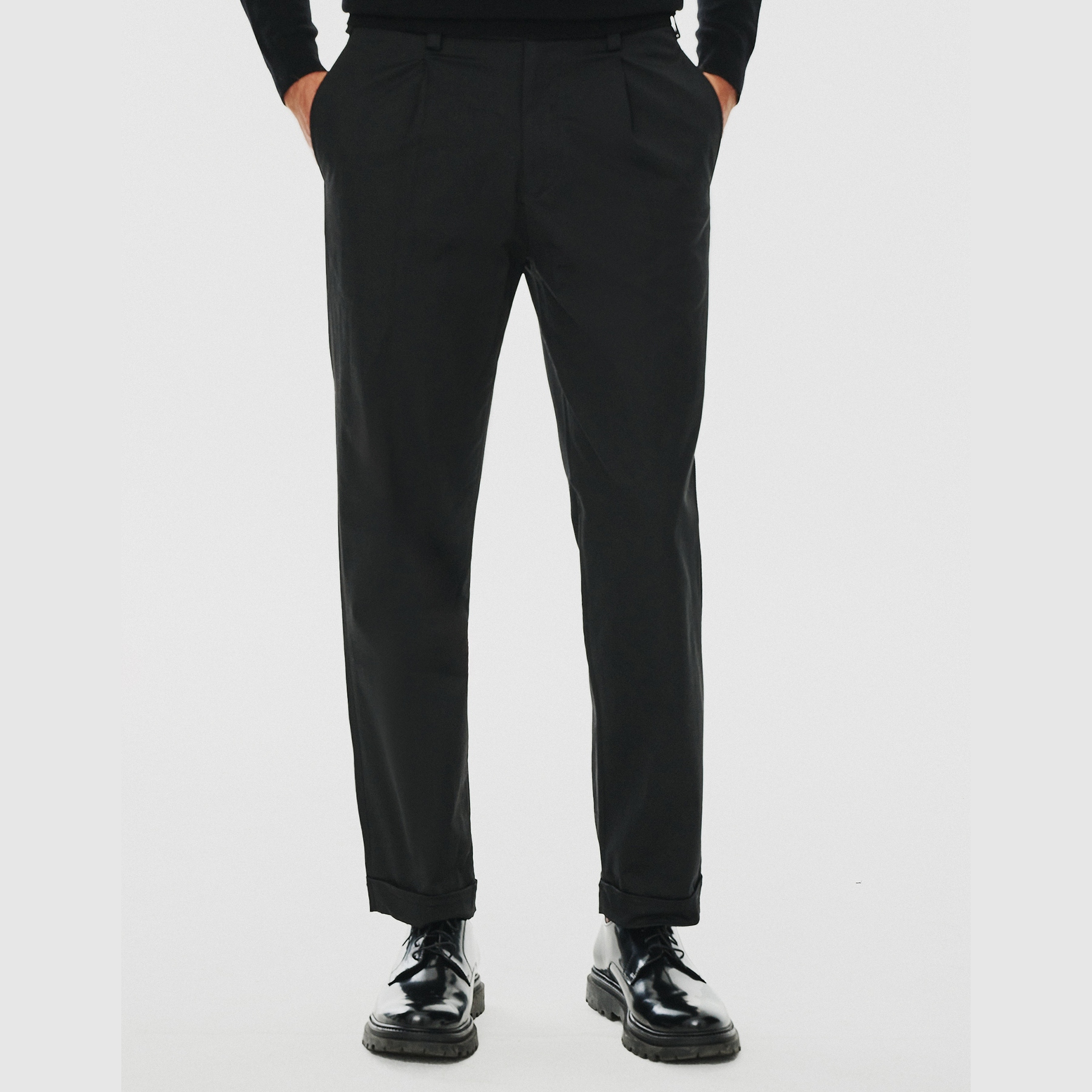 Černé ležérní kalhoty s rolovací nohavicí Pako Lorente vel