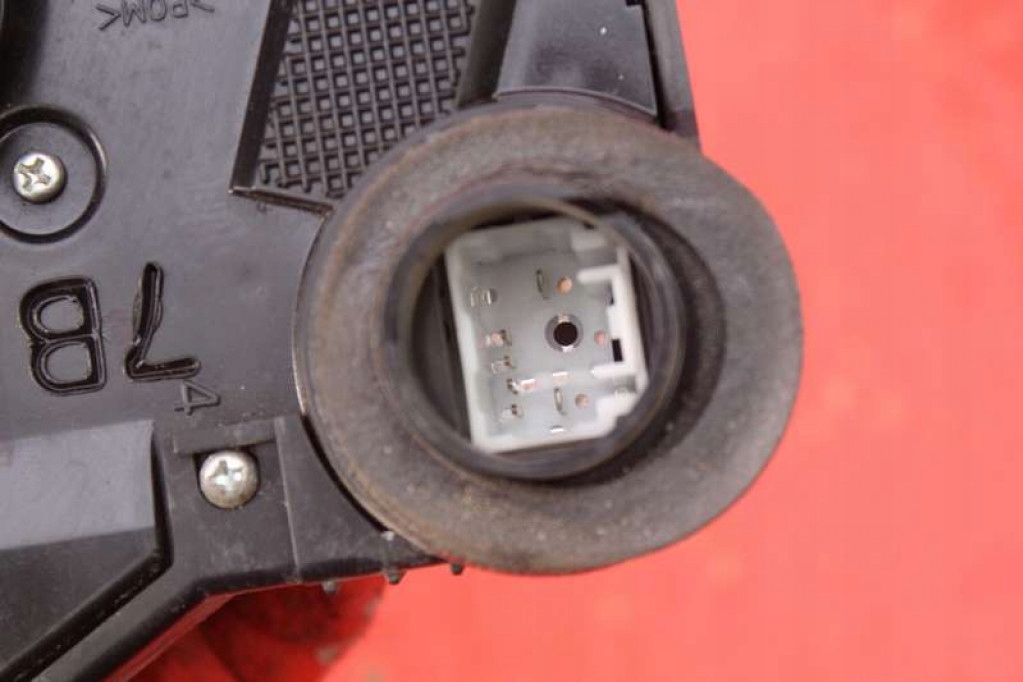 lock door right front front EU TOYOTA PRIUS 3 III XW30 09-11