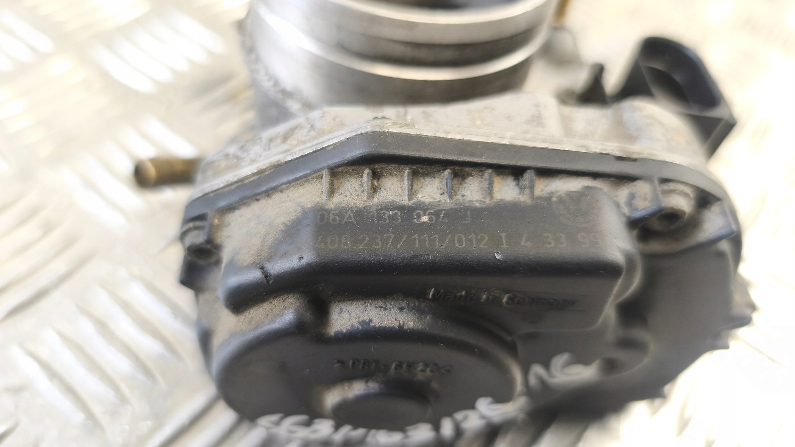 throttle flap VW GOLF IV 1.6B 06A133064J