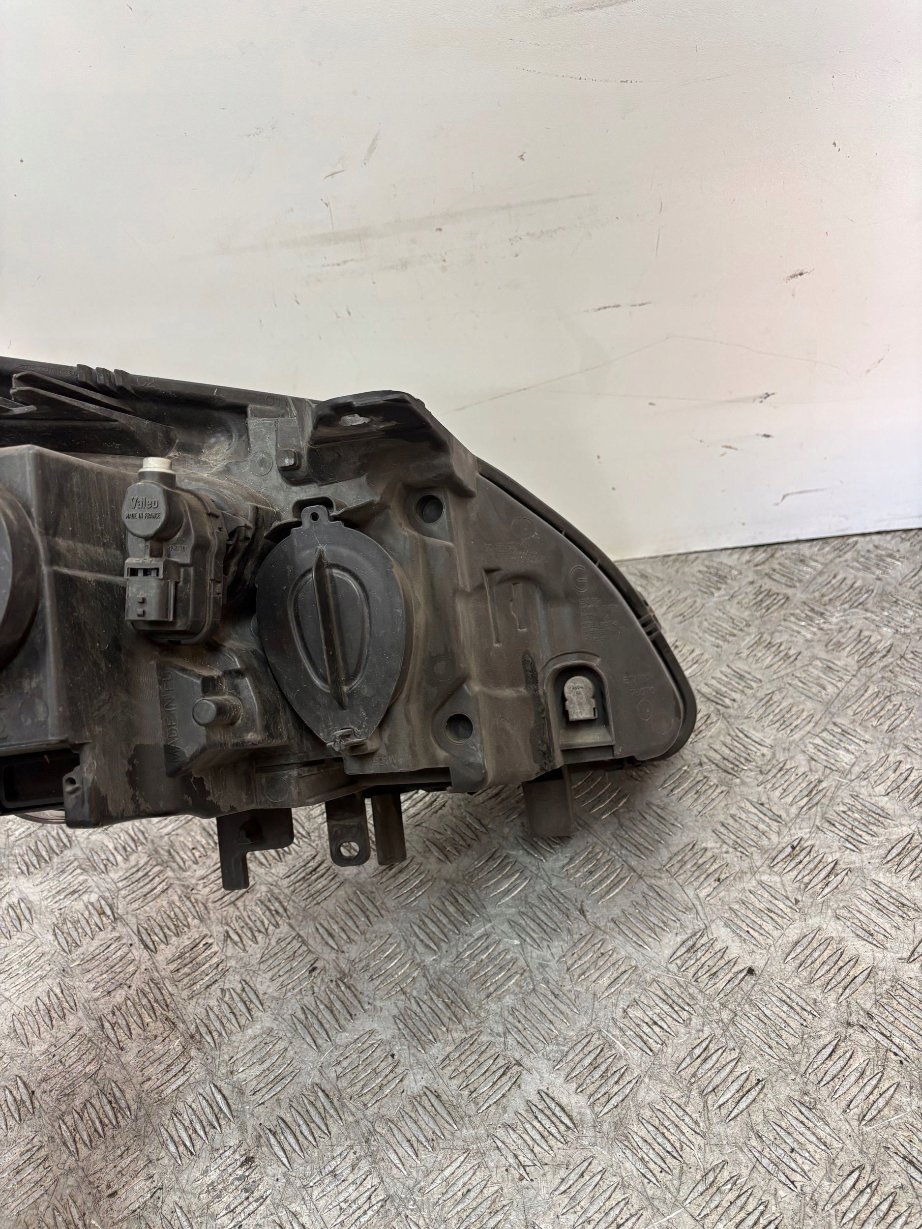 REFLEKTOR light left RENAULT LAGUNA III 260600033R