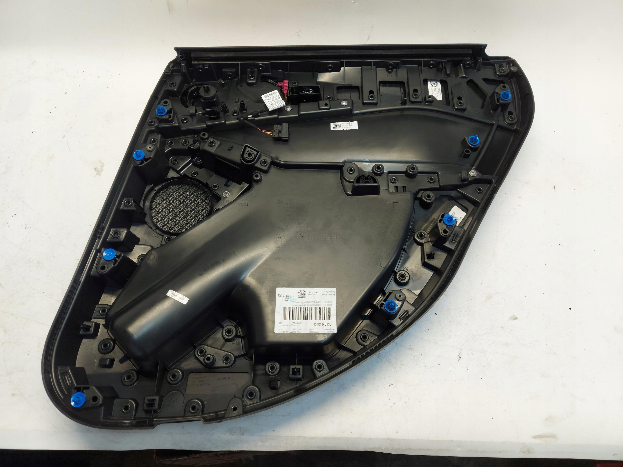 BMW U06 220d upholstery side door left rear part 4314252