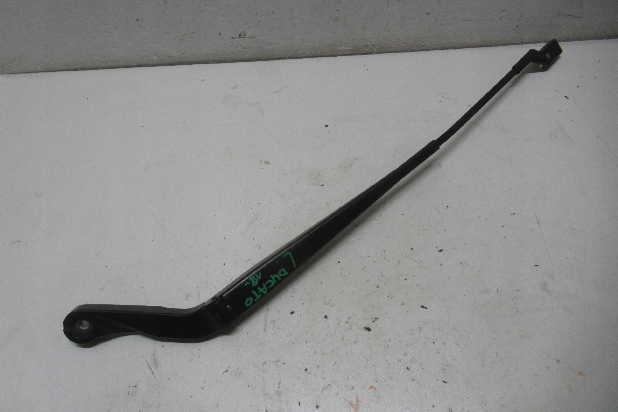 DUCATO BOXER JUMPER 18R wiper arm left