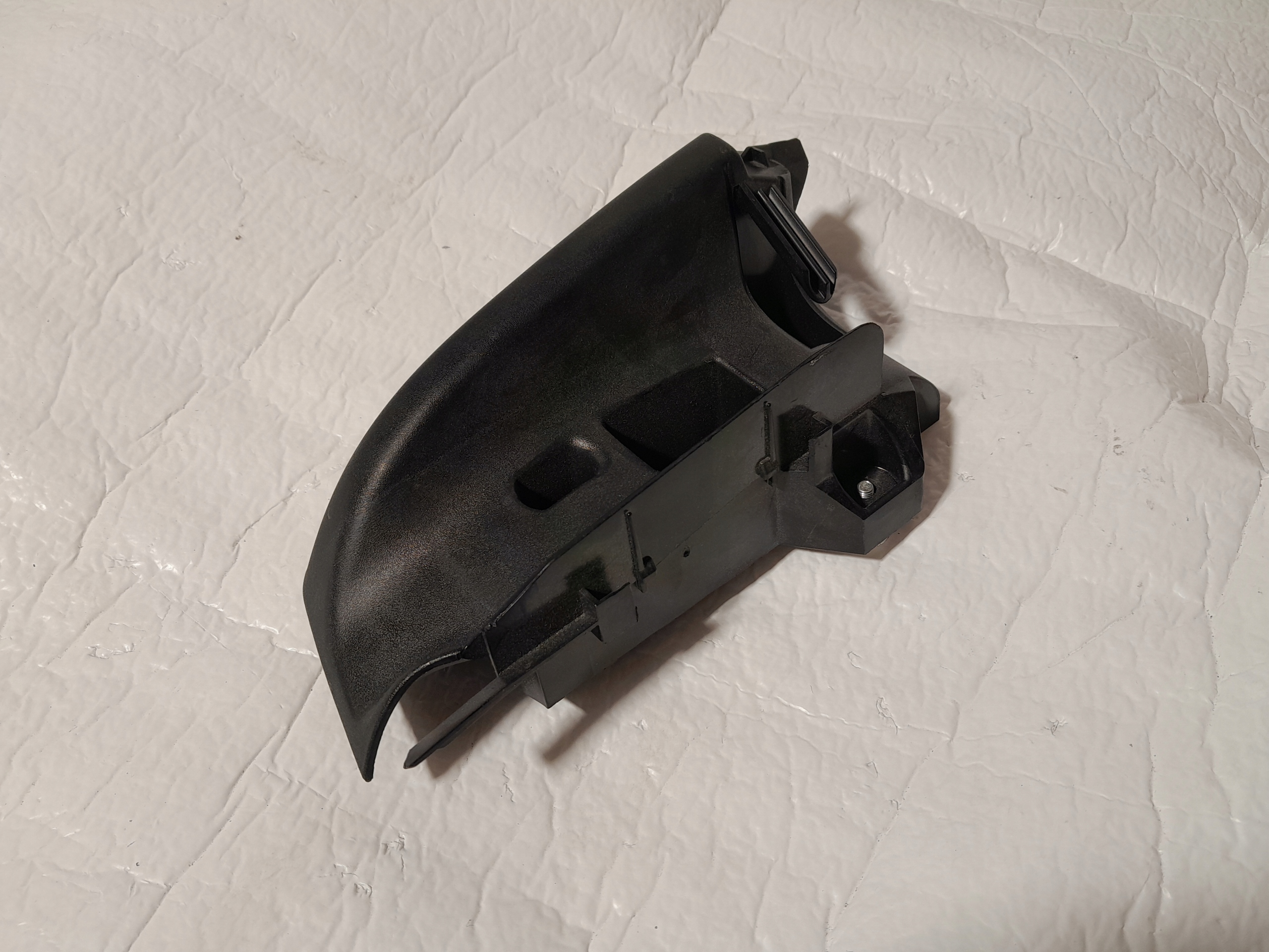 AUDI A4 B9 PROWADNICA stěny levá 8W0857791