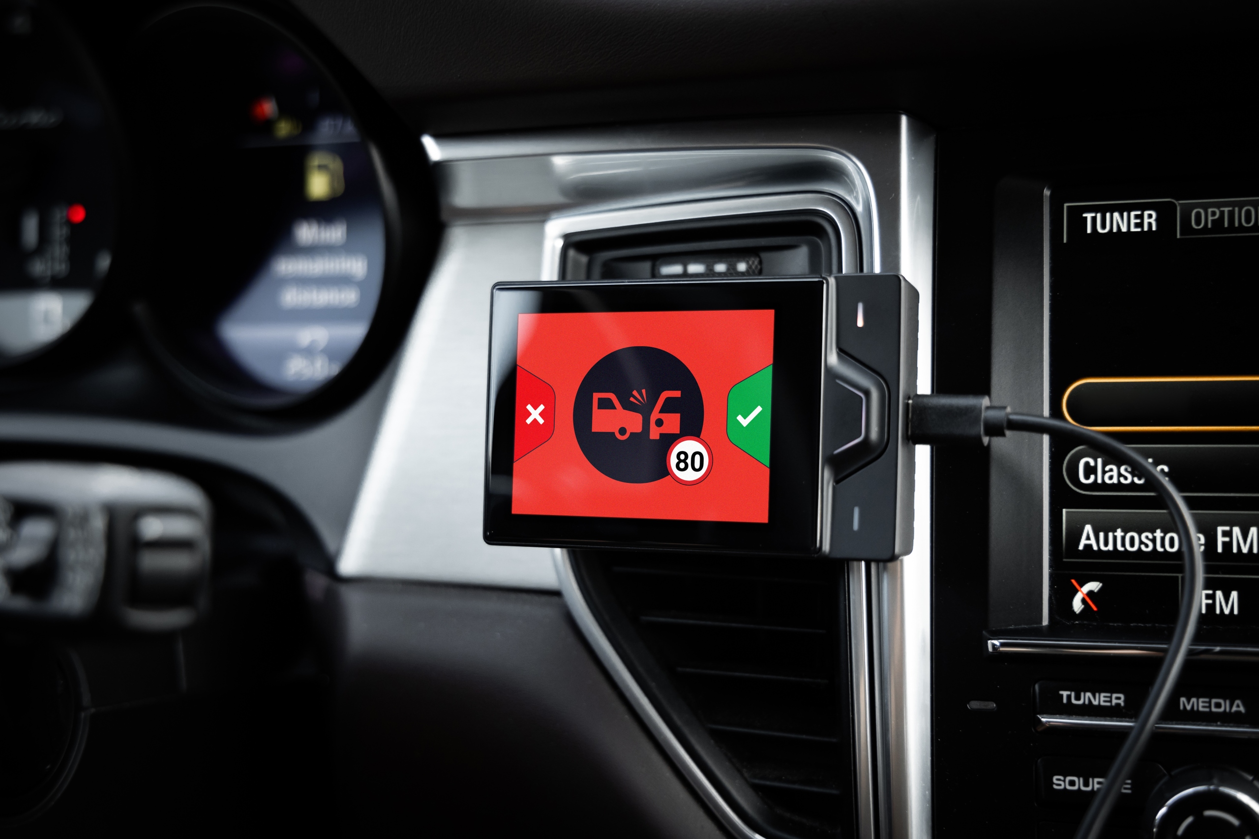 Yanosik RS Legalny Antyradar GPS + ROK ABONAMENTU GRATIS ALERTY Kod producenta RS