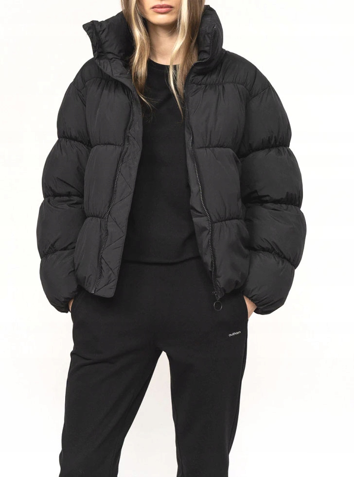 OUTHORN KURTKA ZIMOWA CZARNA PIKOWANA BOMBERKA Model women bomber padded jacket