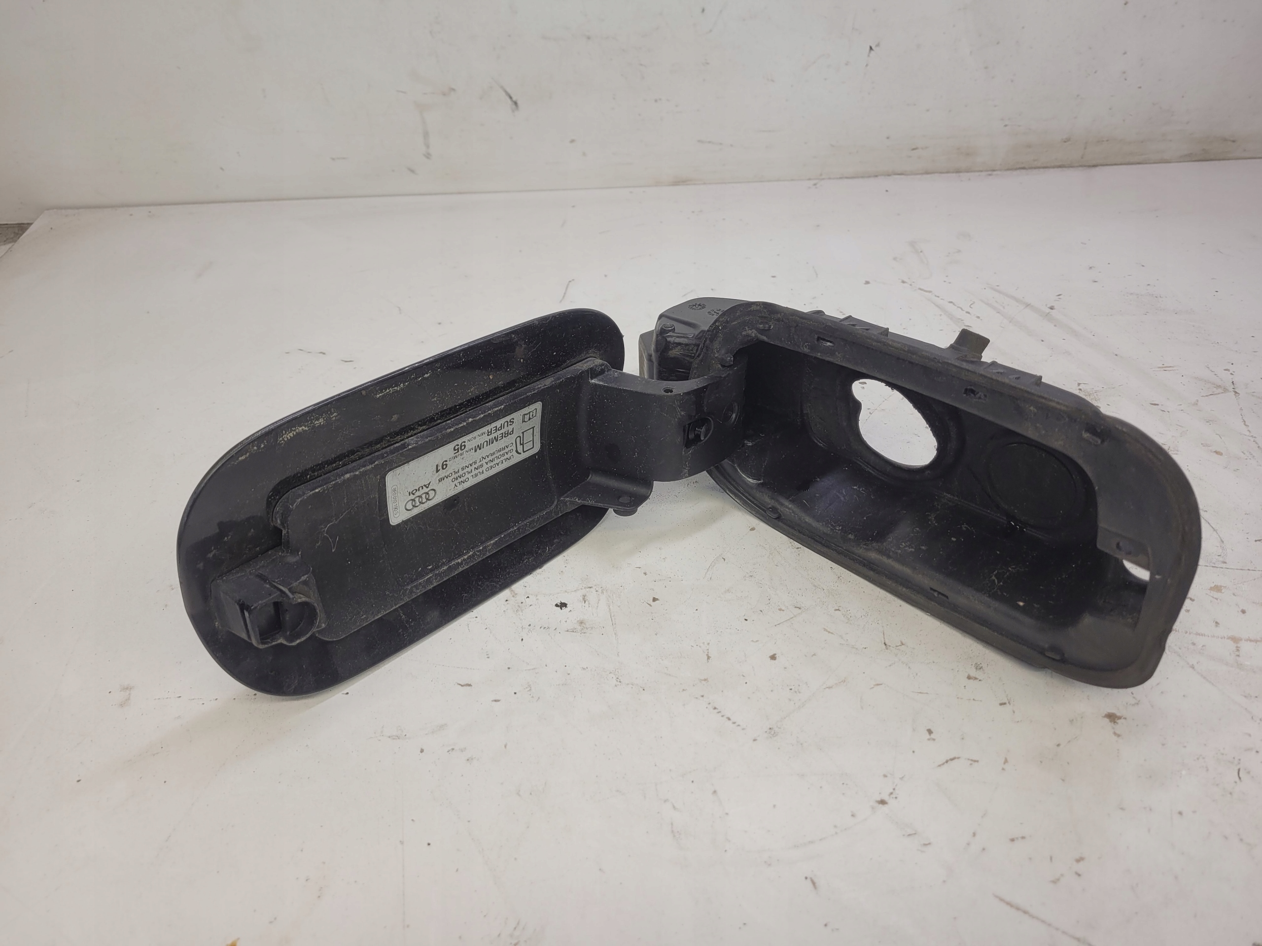 Tankklappe des Kraftstoffsbehälters AUDI A8 D4 LONG 4H4809857B