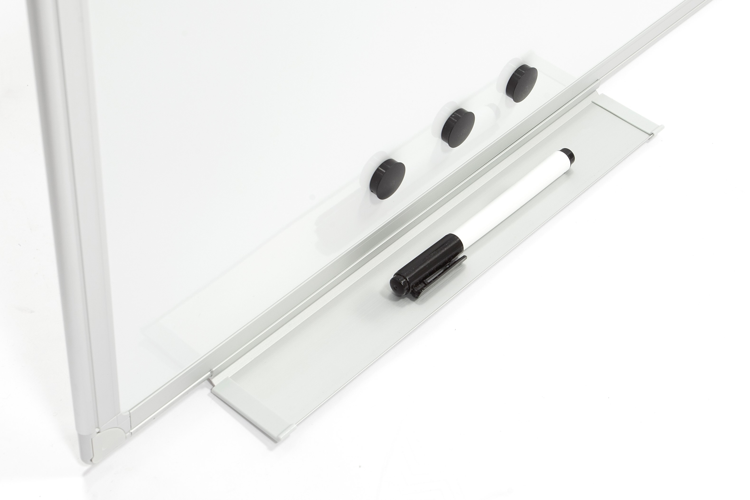 Tablica biała suchościeralna magnetyczna rama aluminiowa 120x90 cm Szerokość produktu 120 cm