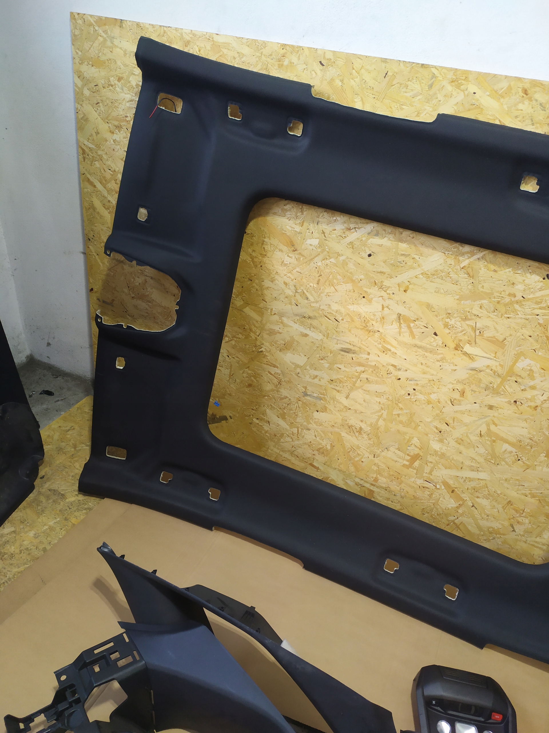 PODSUFITKA PANORAMA CZARNA PEUGEOT 3008 II Producent części Peugeot