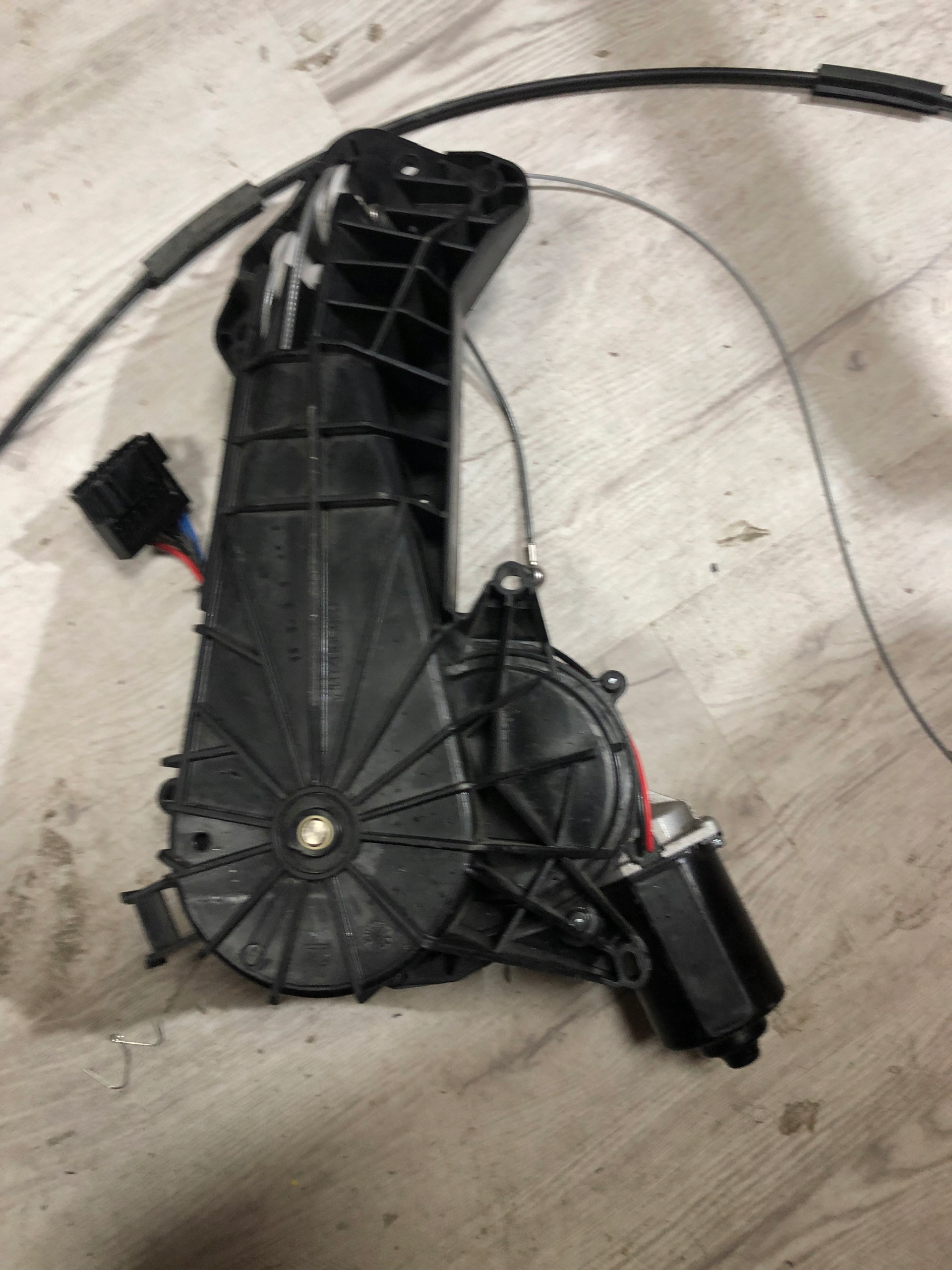 MERCEDES W447 MECHANIZM SILOWNIK DRZWI 4477603300 Car type Cargo vans