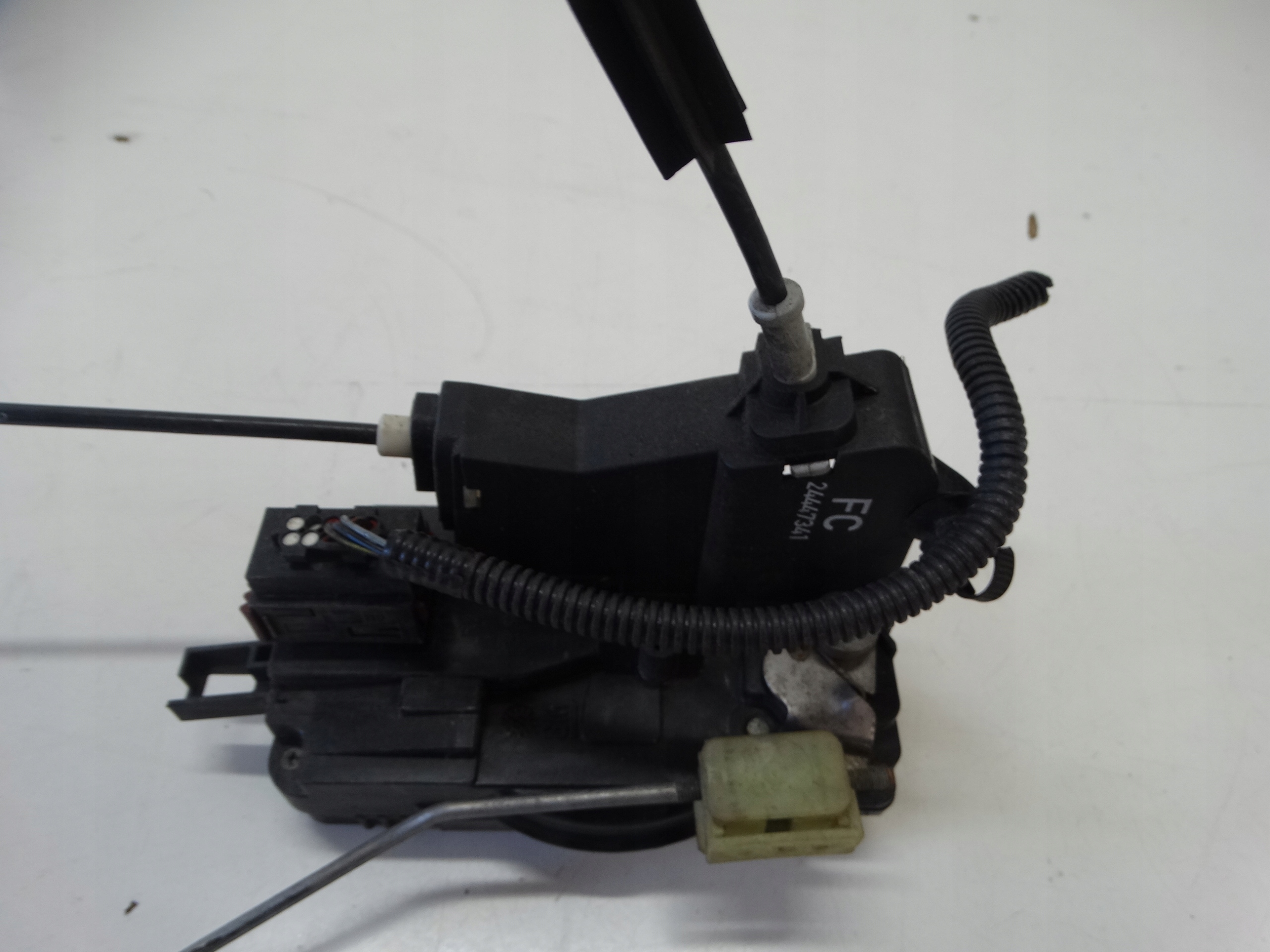 lock door right front OPEL VECTRA C 24447341