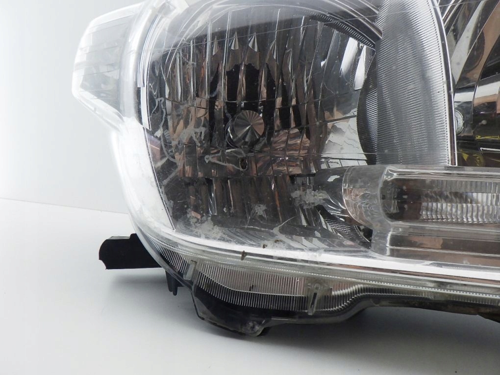 TOYOTA LAND CRUISER 200 J200 V8 07- light front right
